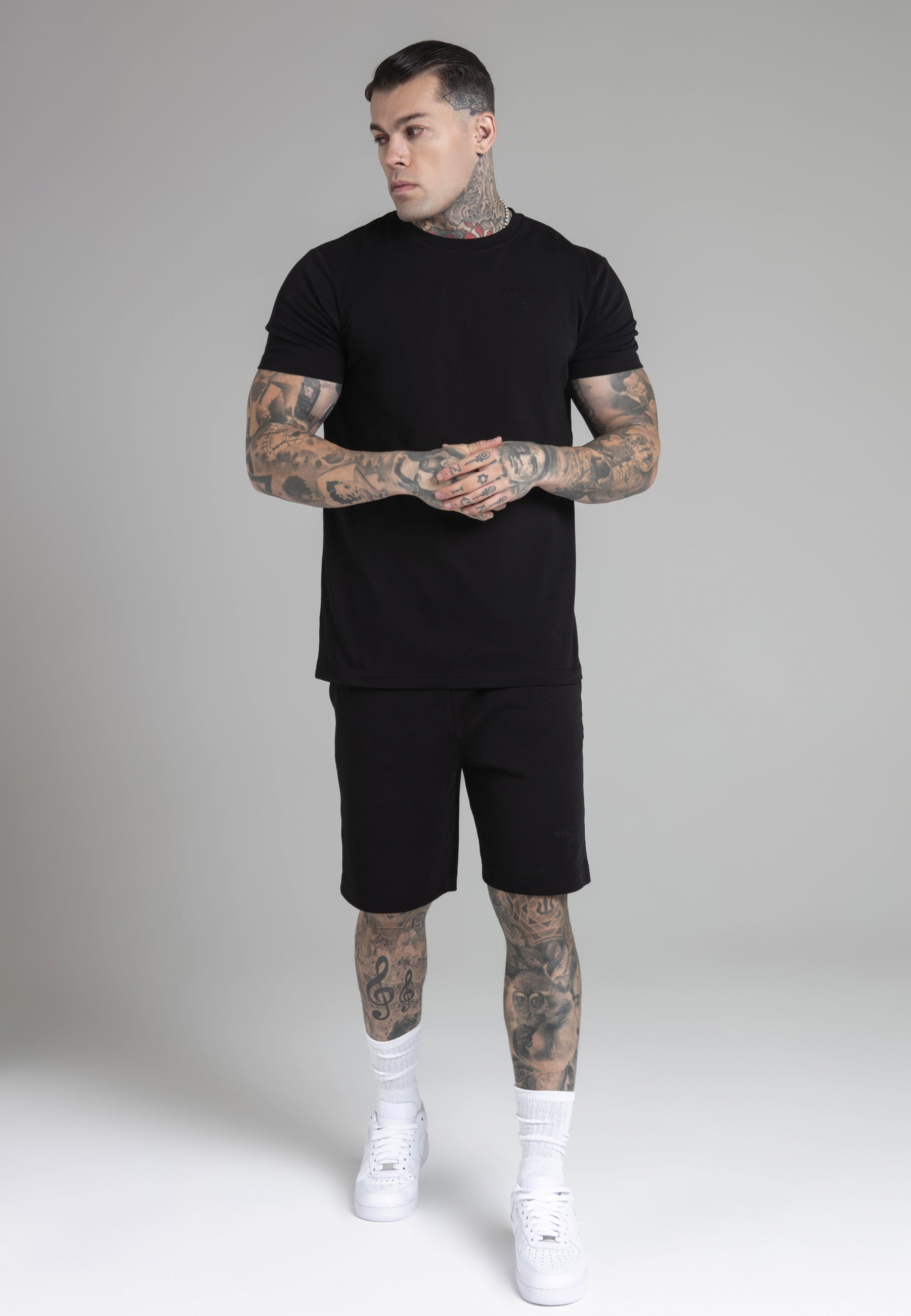 Ensemble t-shirt et short en noir Sets SikSilk   