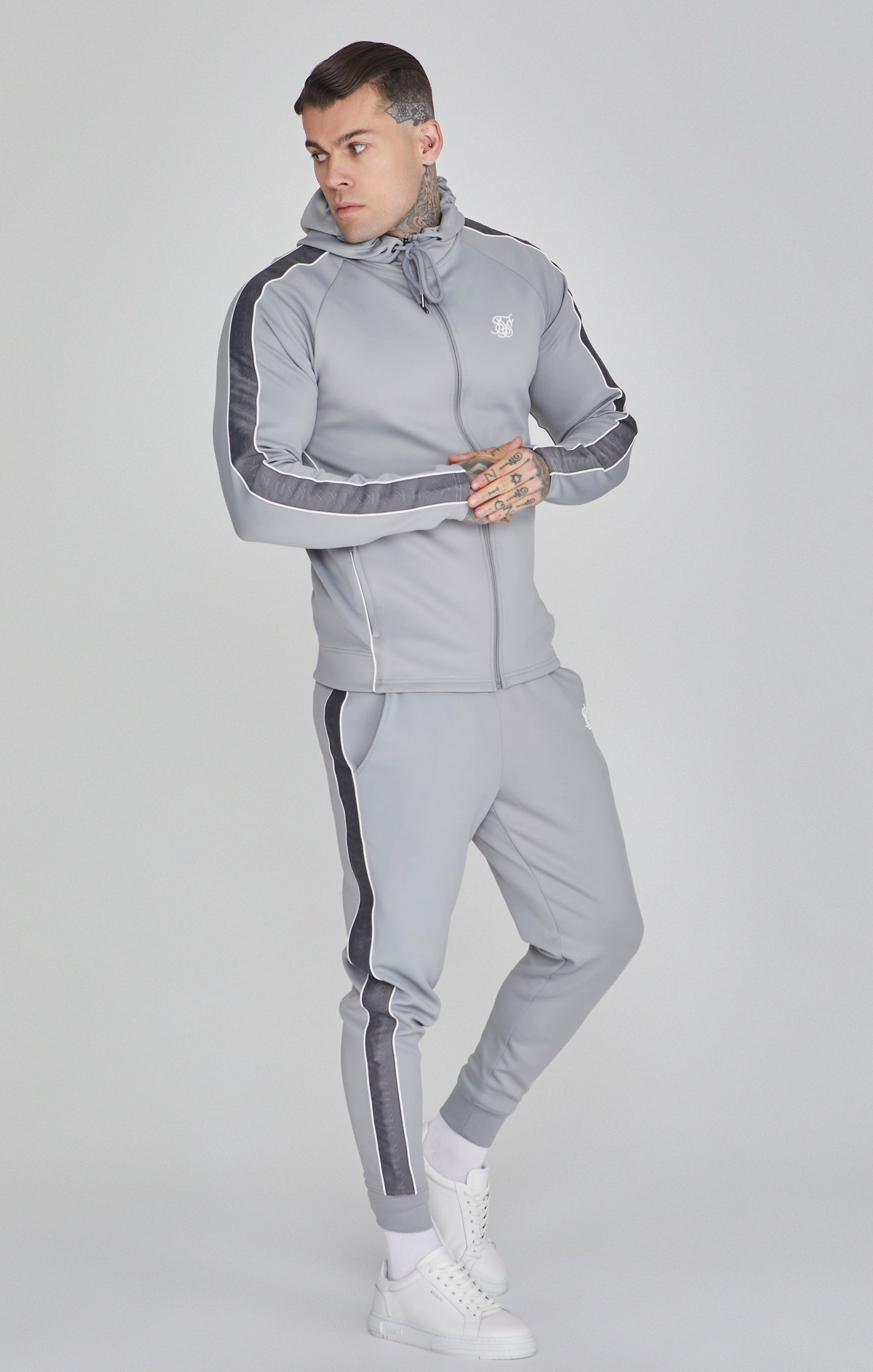 Sweat à capuche et jogging en gris Sets SikSilk   