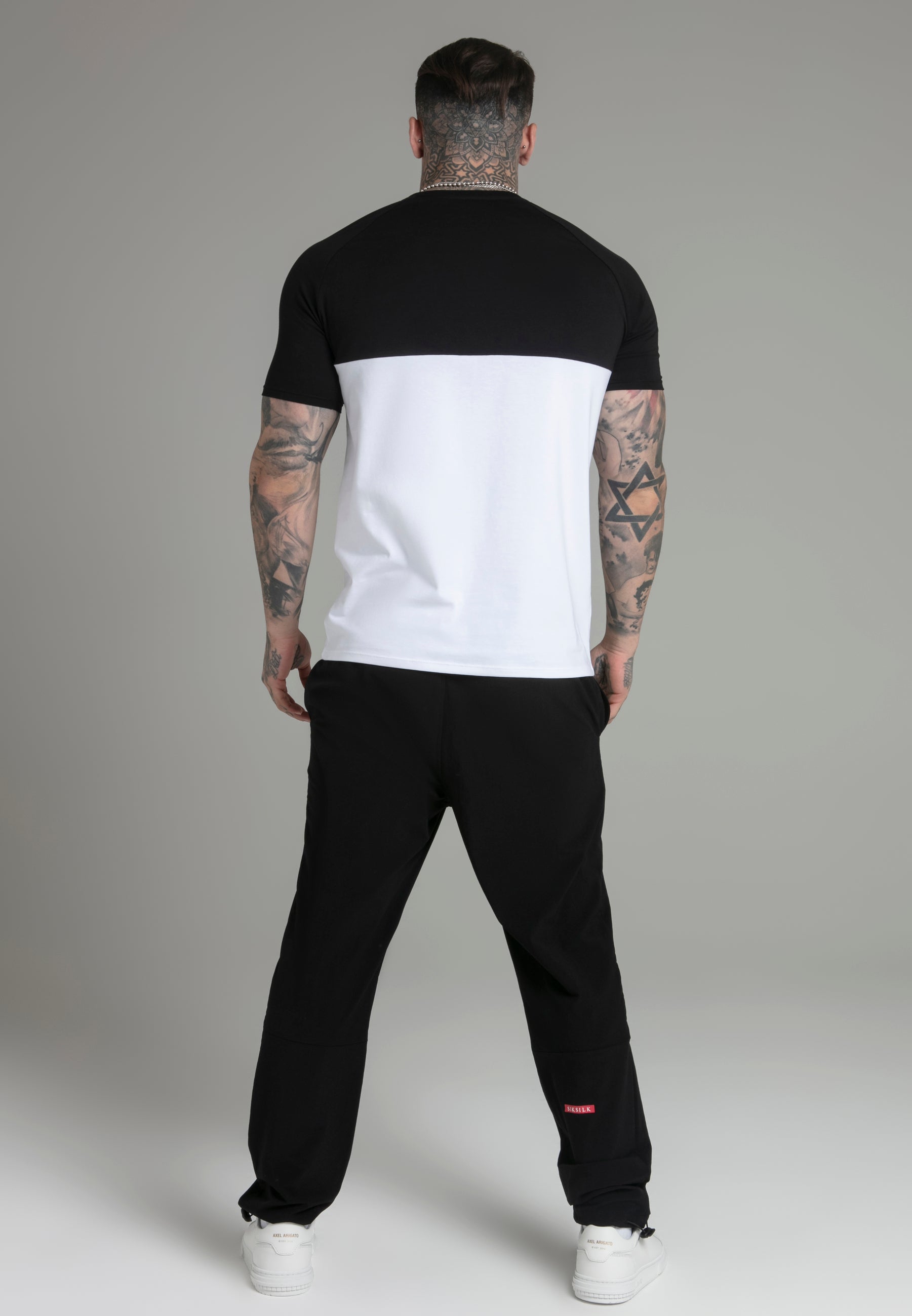 Cut and Sew T-shirt en noir, blanc T-shirts SikSilk   