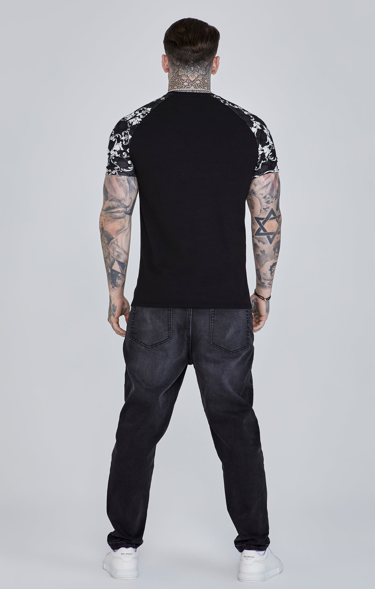 T-shirt Venetian in Black T-shirts SikSilk   