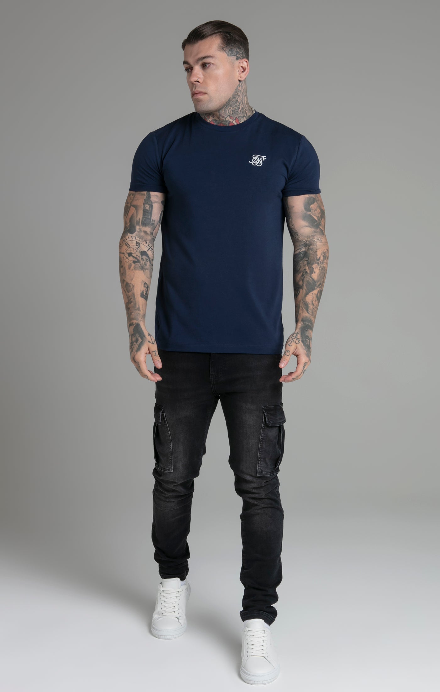 T-shirt Muscle Fit en bleu marine T-shirts SikSilk   