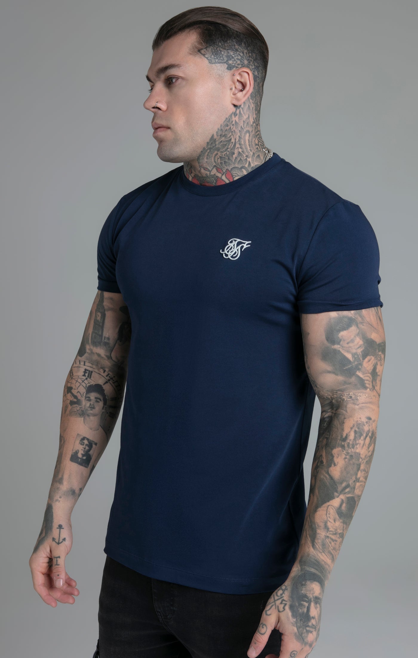 T-shirt Muscle Fit en bleu marine T-shirts SikSilk   