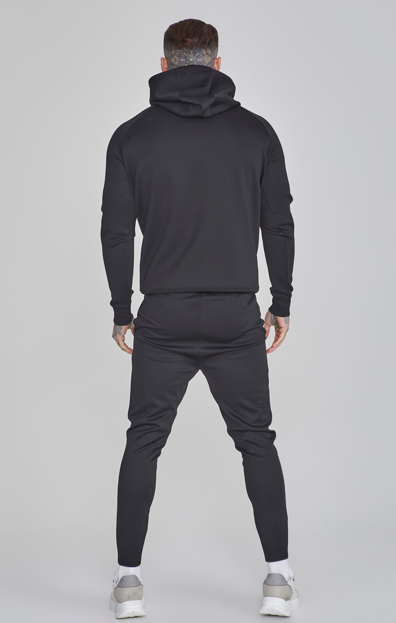 Essentials Poly Hoodie in Black Sweat à capuche SikSilk   