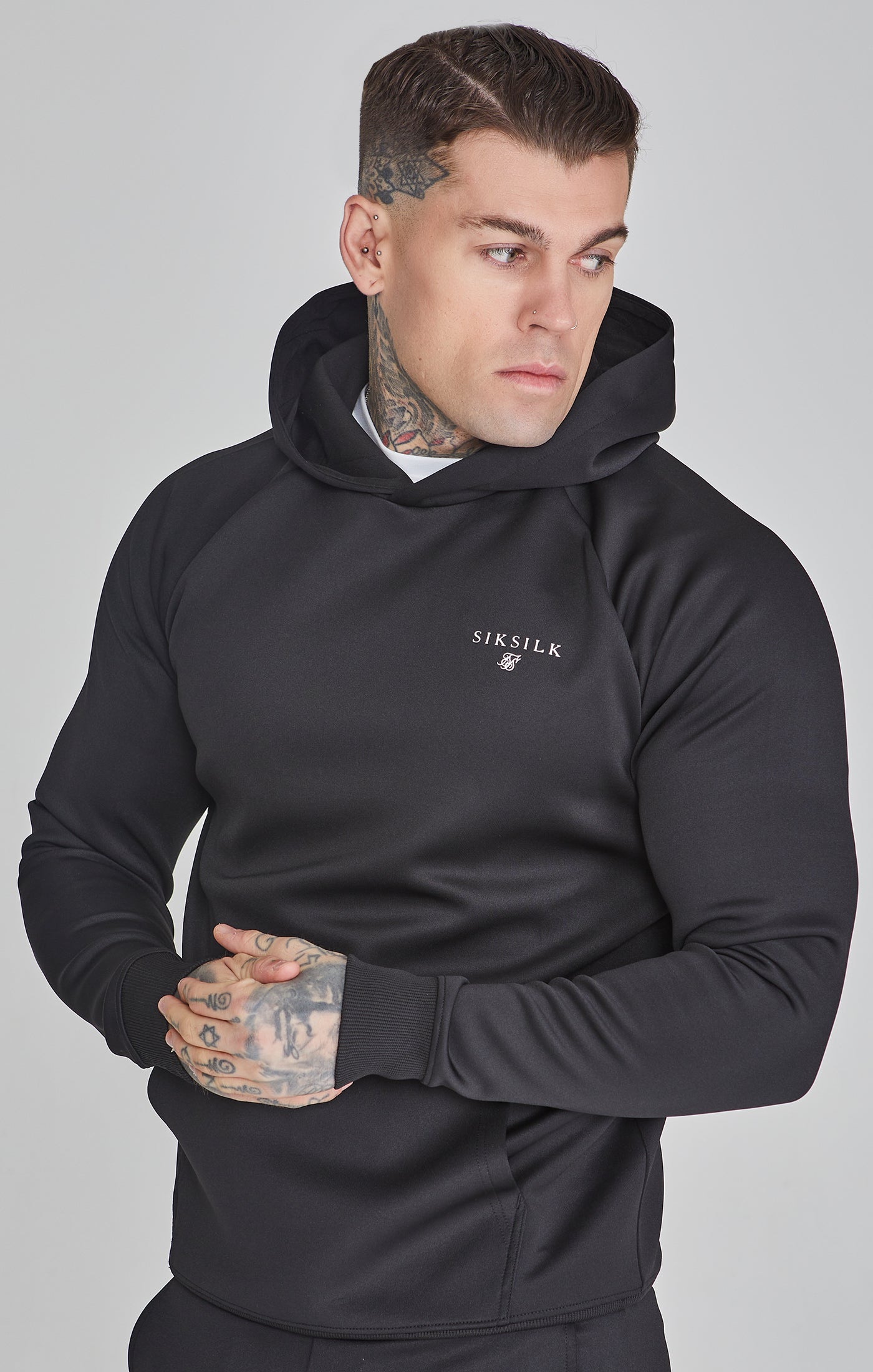 Essentials Poly Hoodie in Black Sweat à capuche SikSilk   