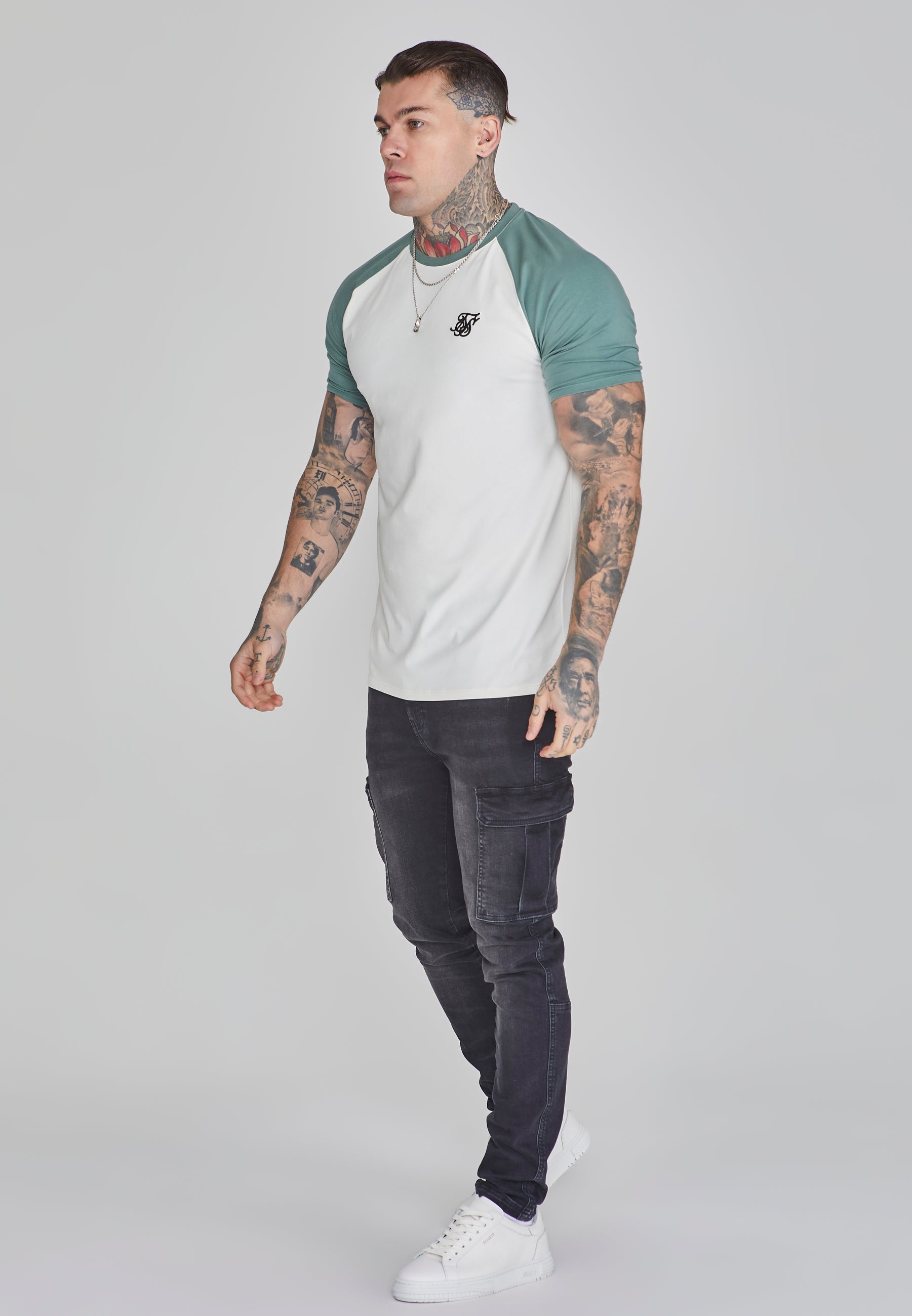 T-shirt raglan en écru/vert T-shirts SikSilk   