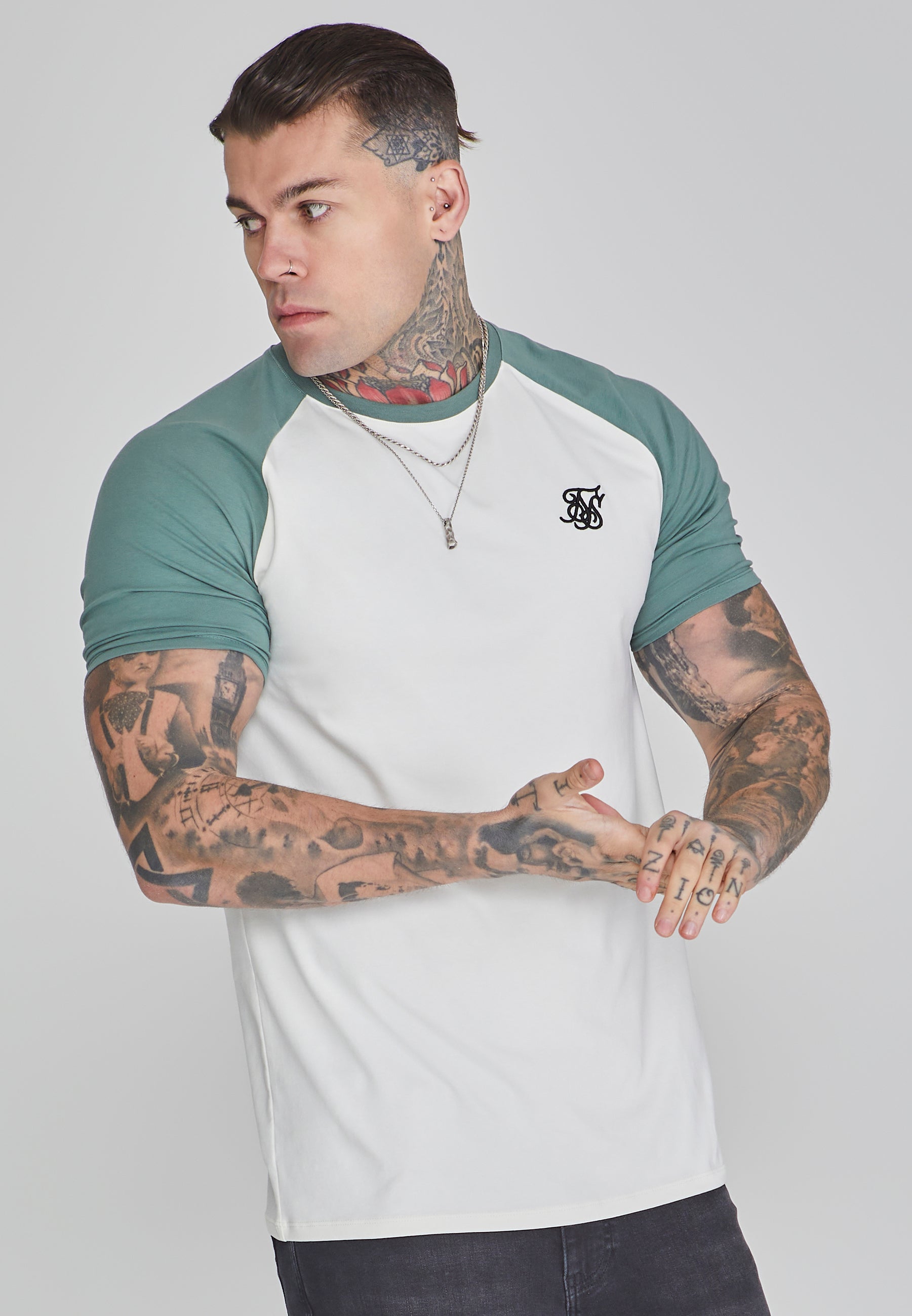 T-shirt raglan en écru/vert T-shirts SikSilk   