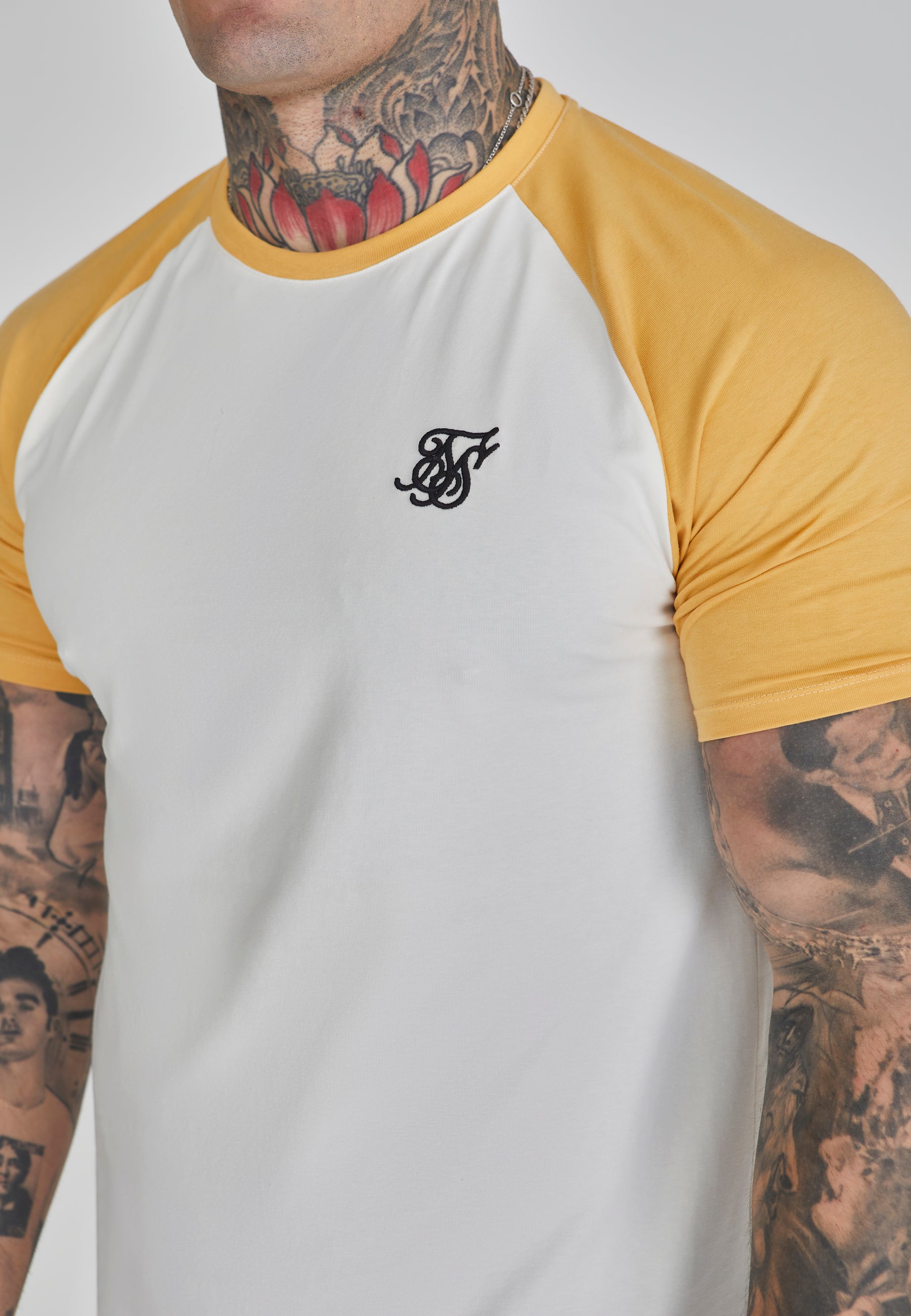 T-shirt raglan en écru/jaune T-shirts SikSilk   