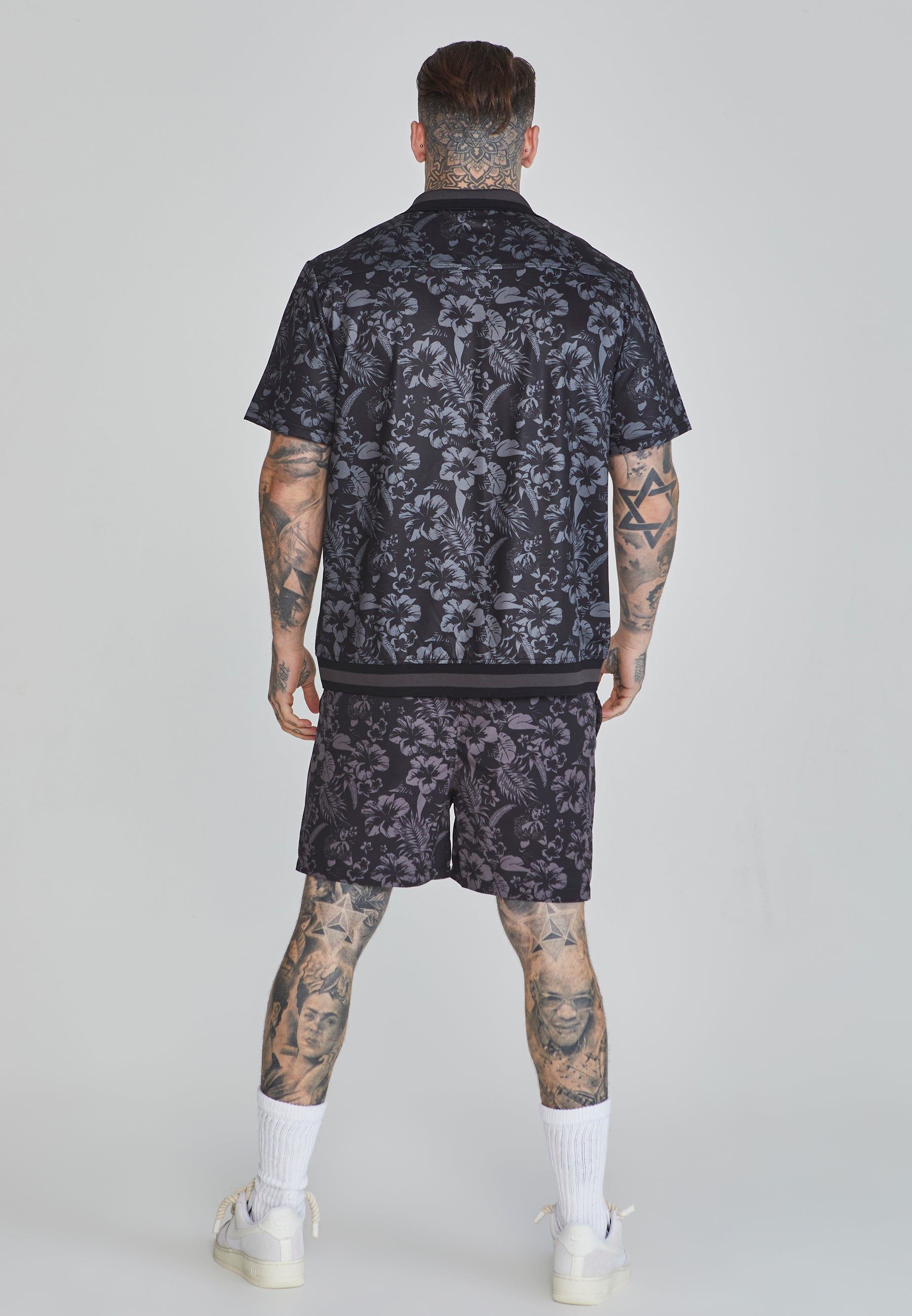 Swim Shorts in Black Pantalons de bain SikSilk   