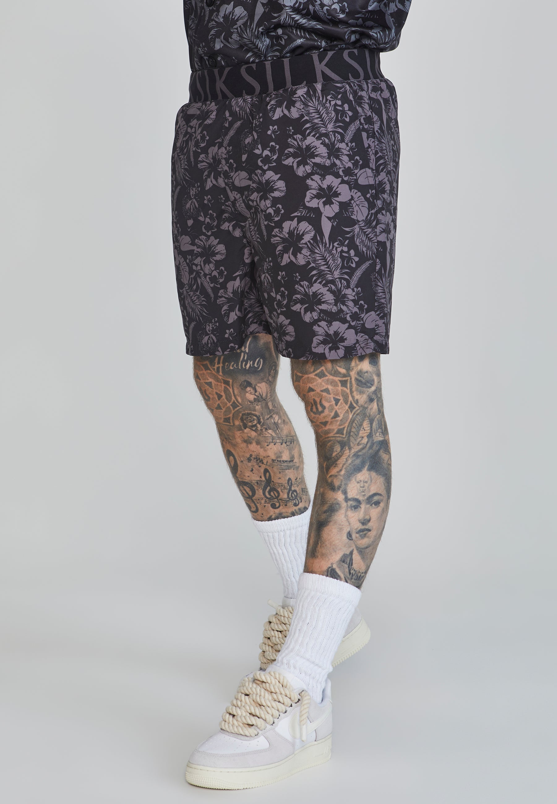 Swim Shorts in Black Pantalons de bain SikSilk   