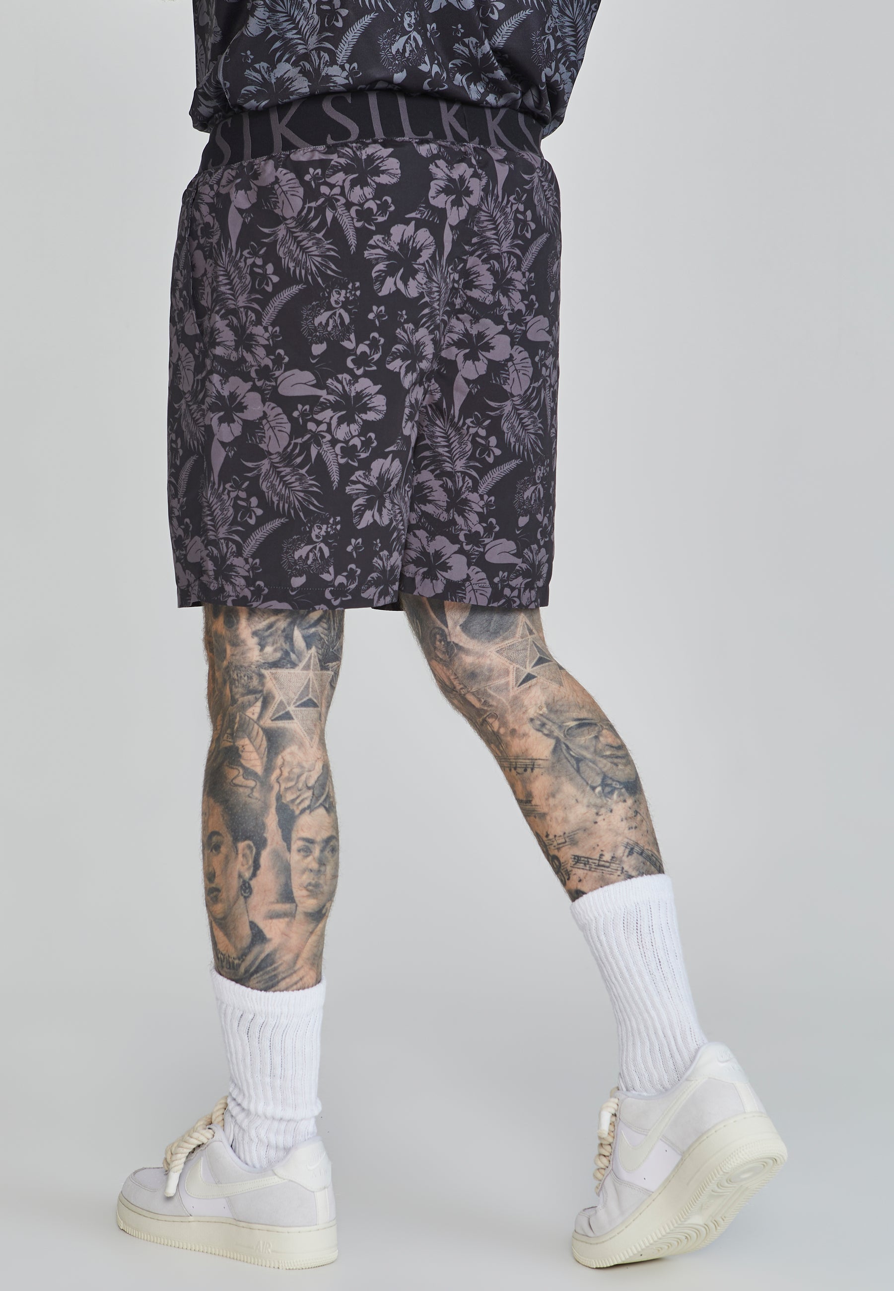 Swim Shorts in Black Pantalons de bain SikSilk   