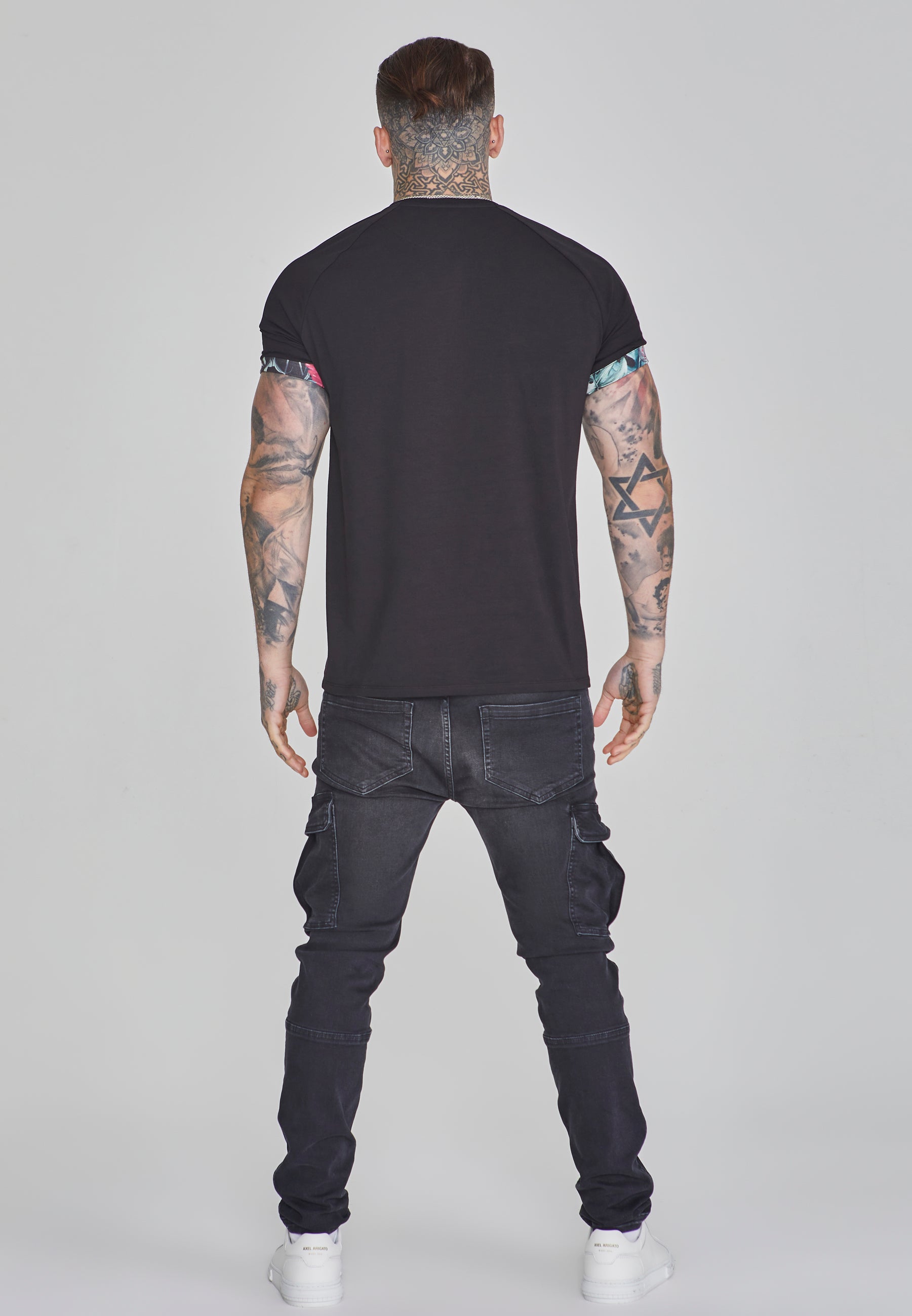 T-shirt à manches roulé en noir T-shirts SikSilk   