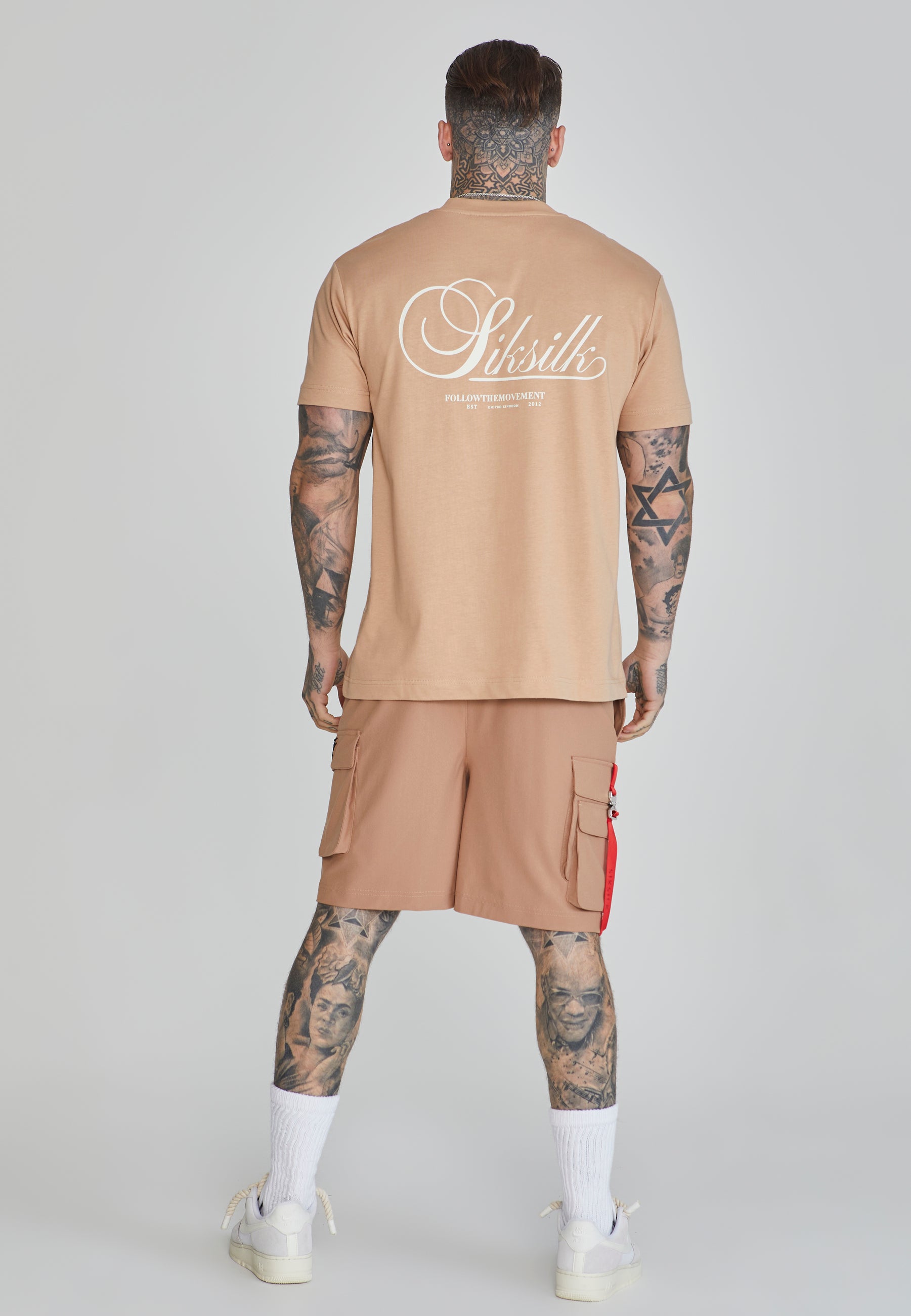 T-shirt graphique en marron T-shirts SikSilk   