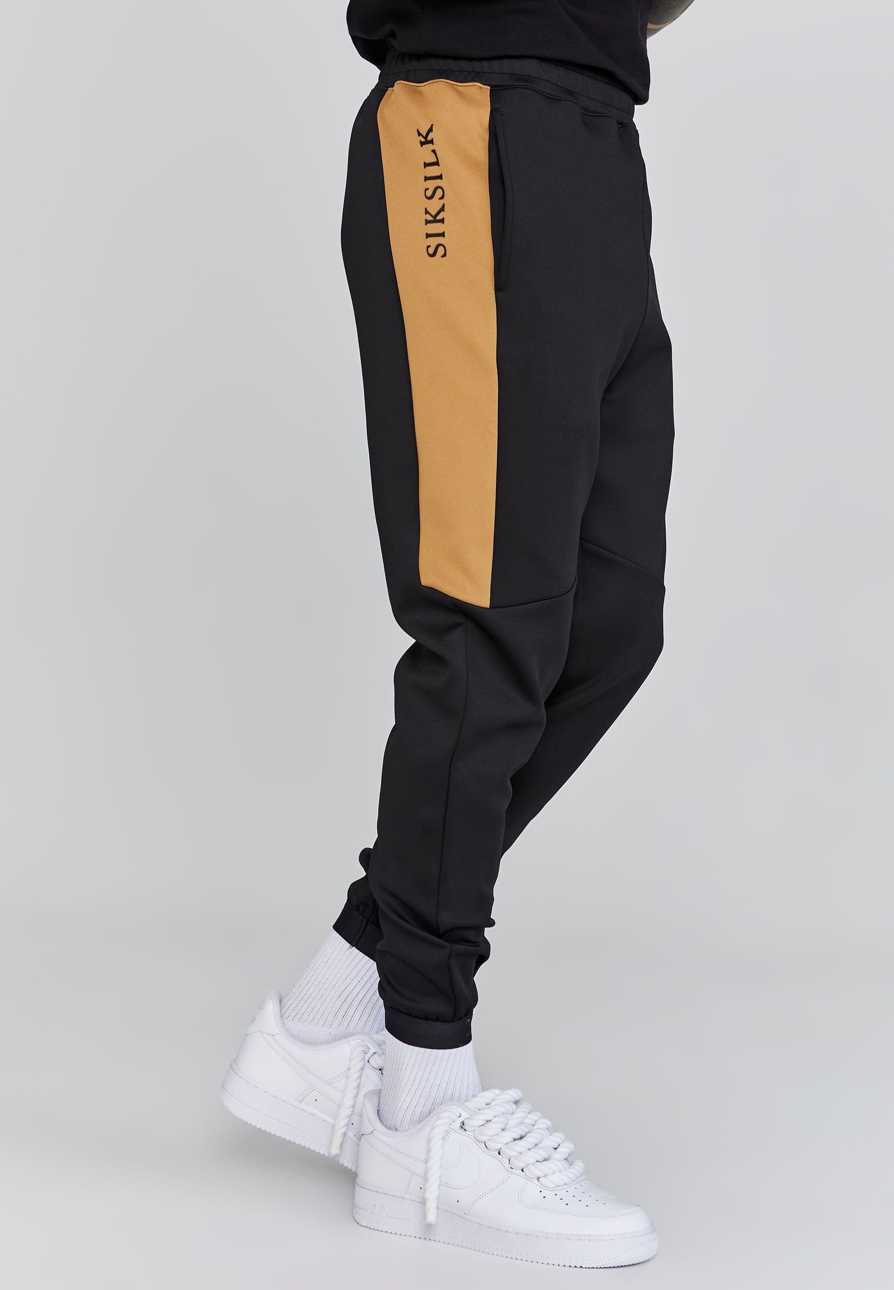 Muscle Fit Joggers in Black Pantalon SikSilk   