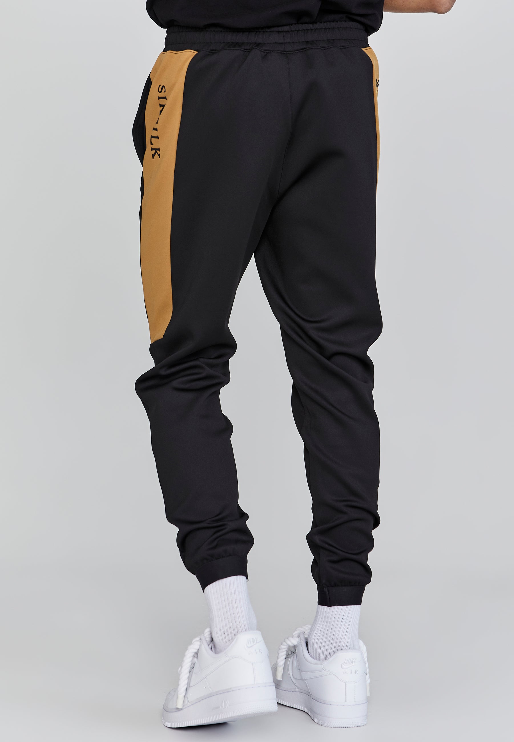 Muscle Fit Joggers in Black Pantalon SikSilk   