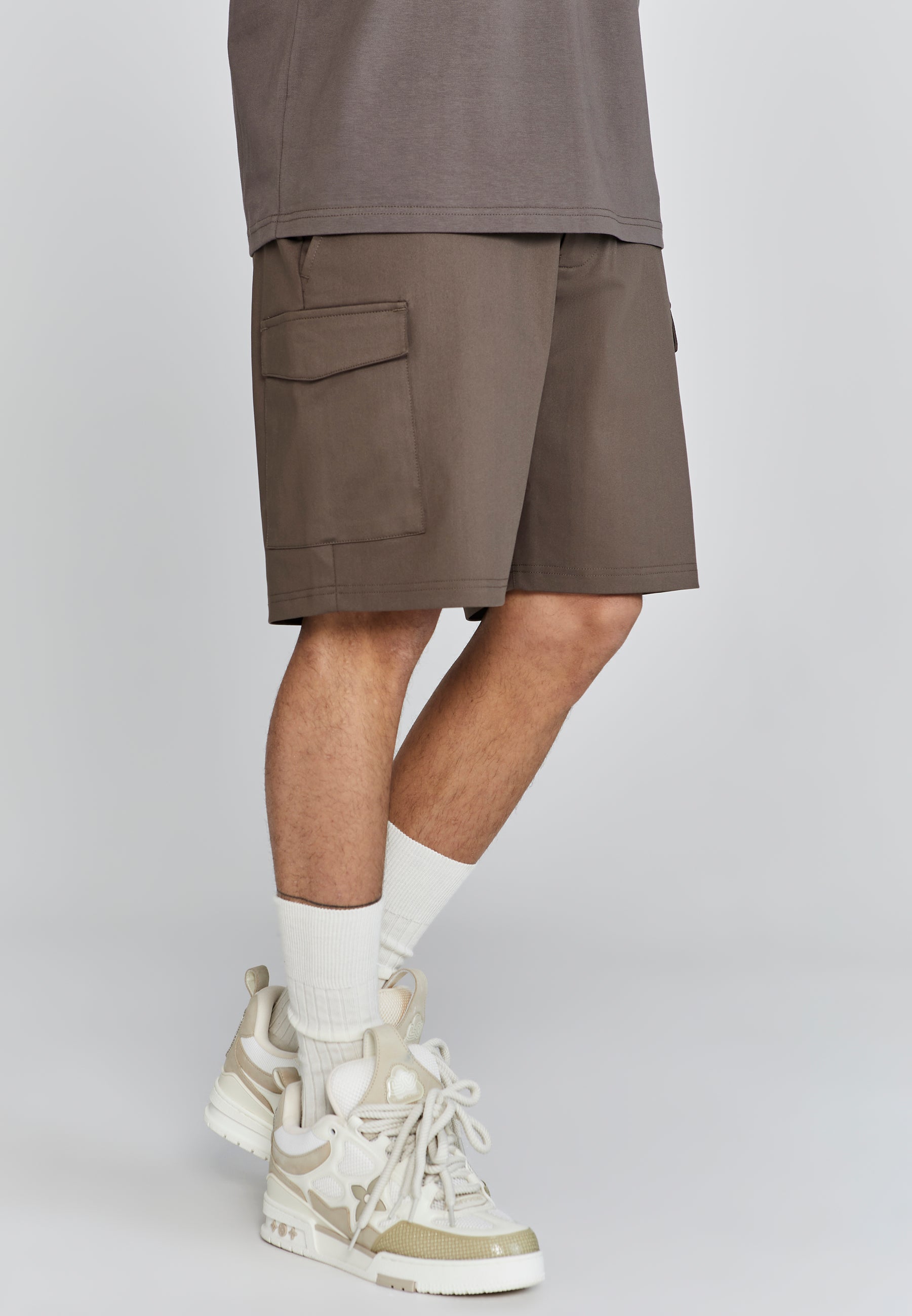 Short Cargo dans Short Brown SikSilk   