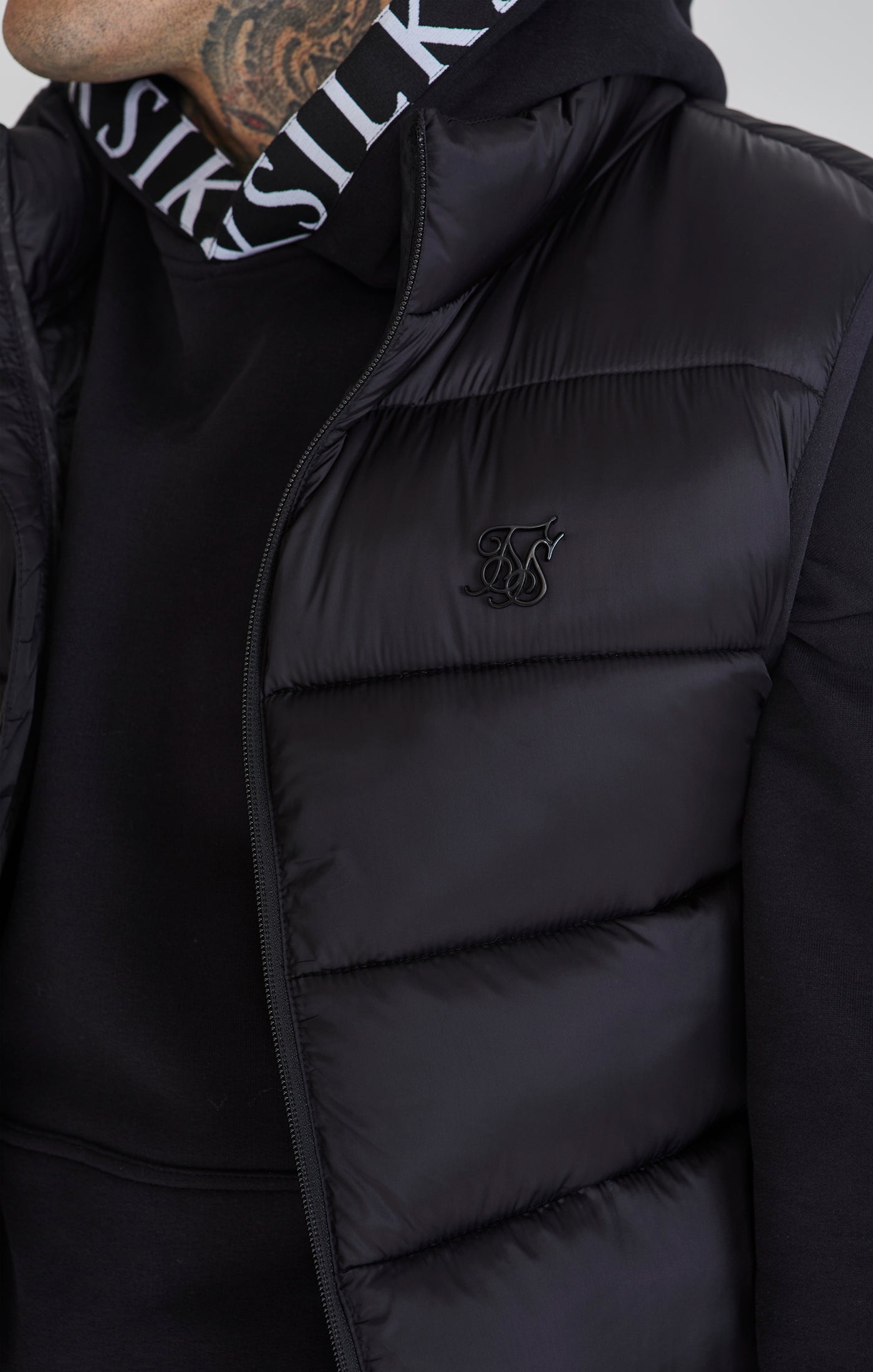 Gilet in Black Vestes SikSilk   