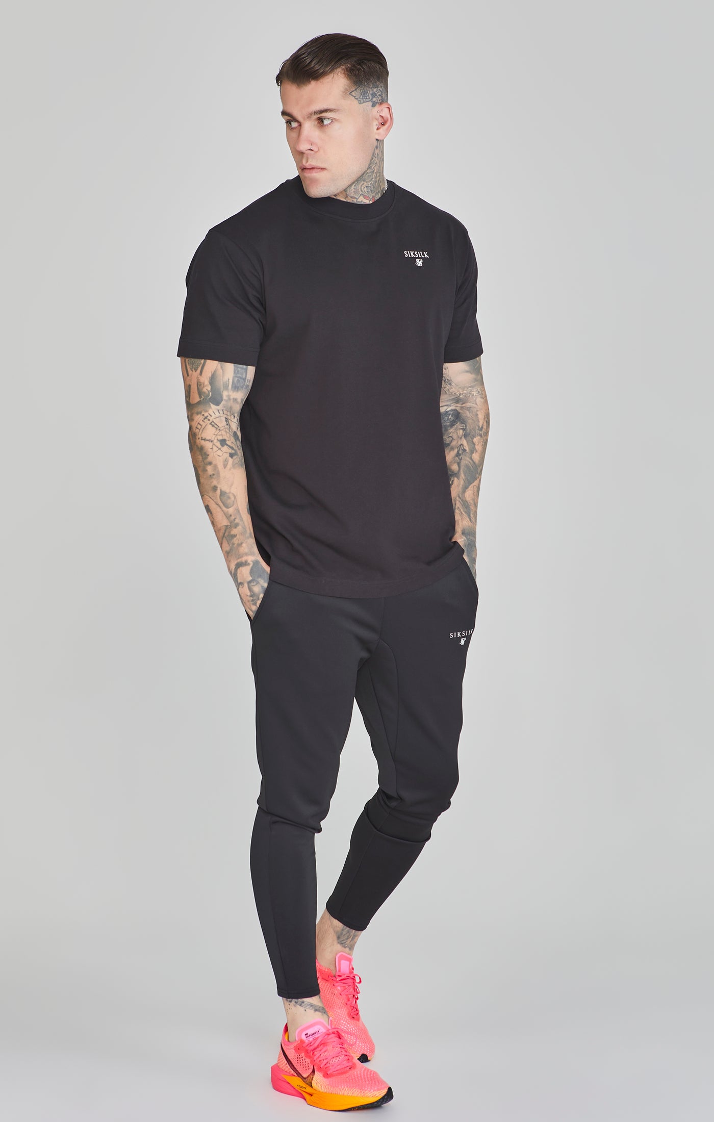 T-shirt graphique en noir T-shirts SikSilk   