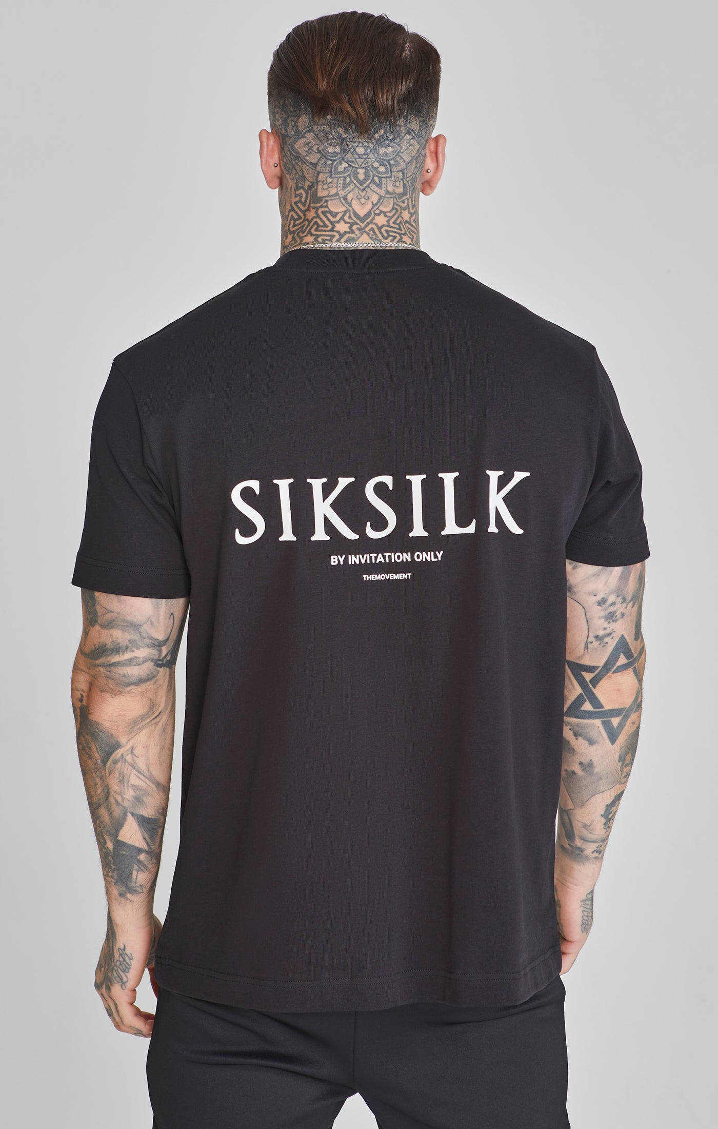 T-shirt graphique en noir T-shirts SikSilk   