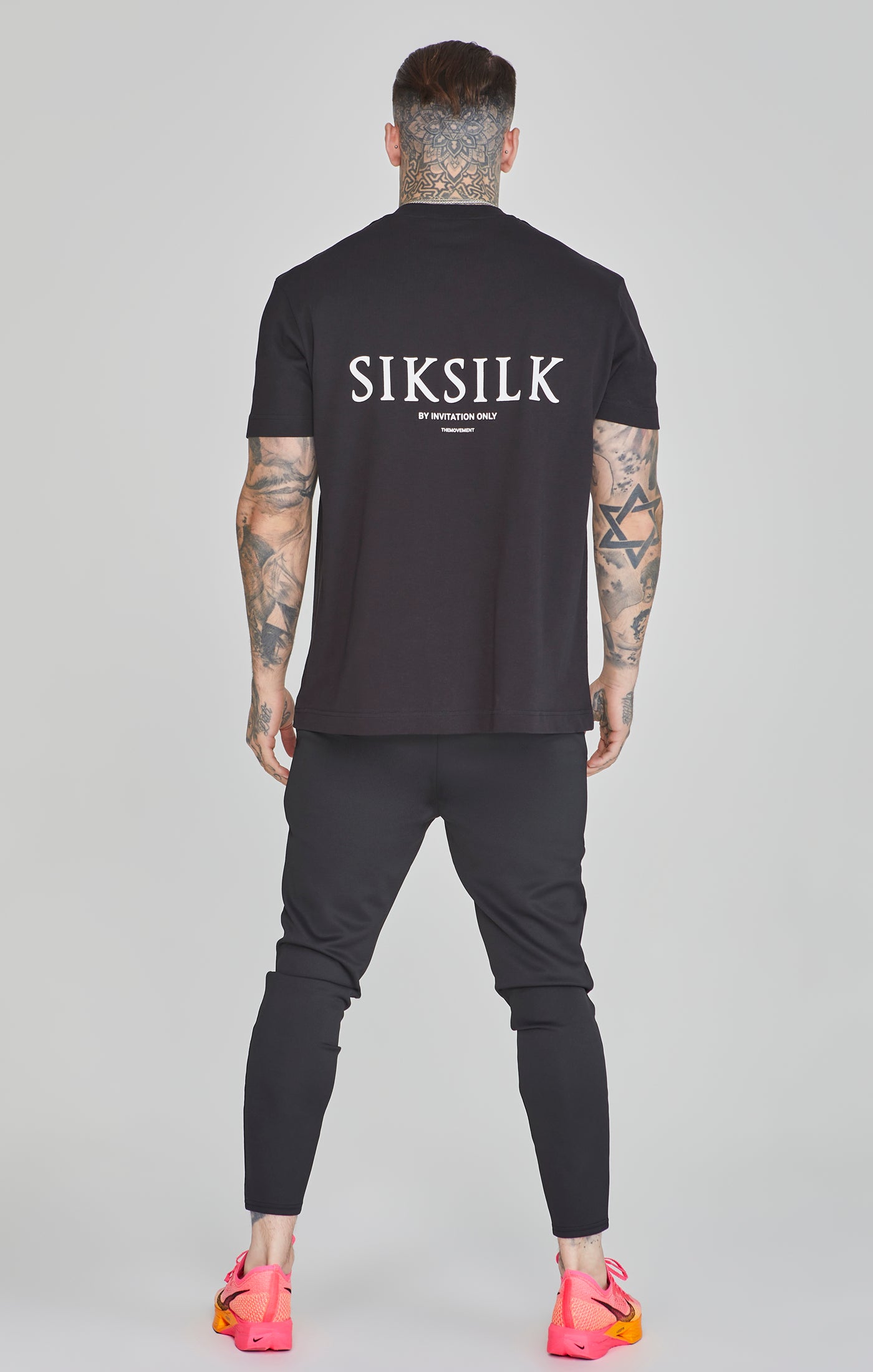 T-shirt graphique en noir T-shirts SikSilk   