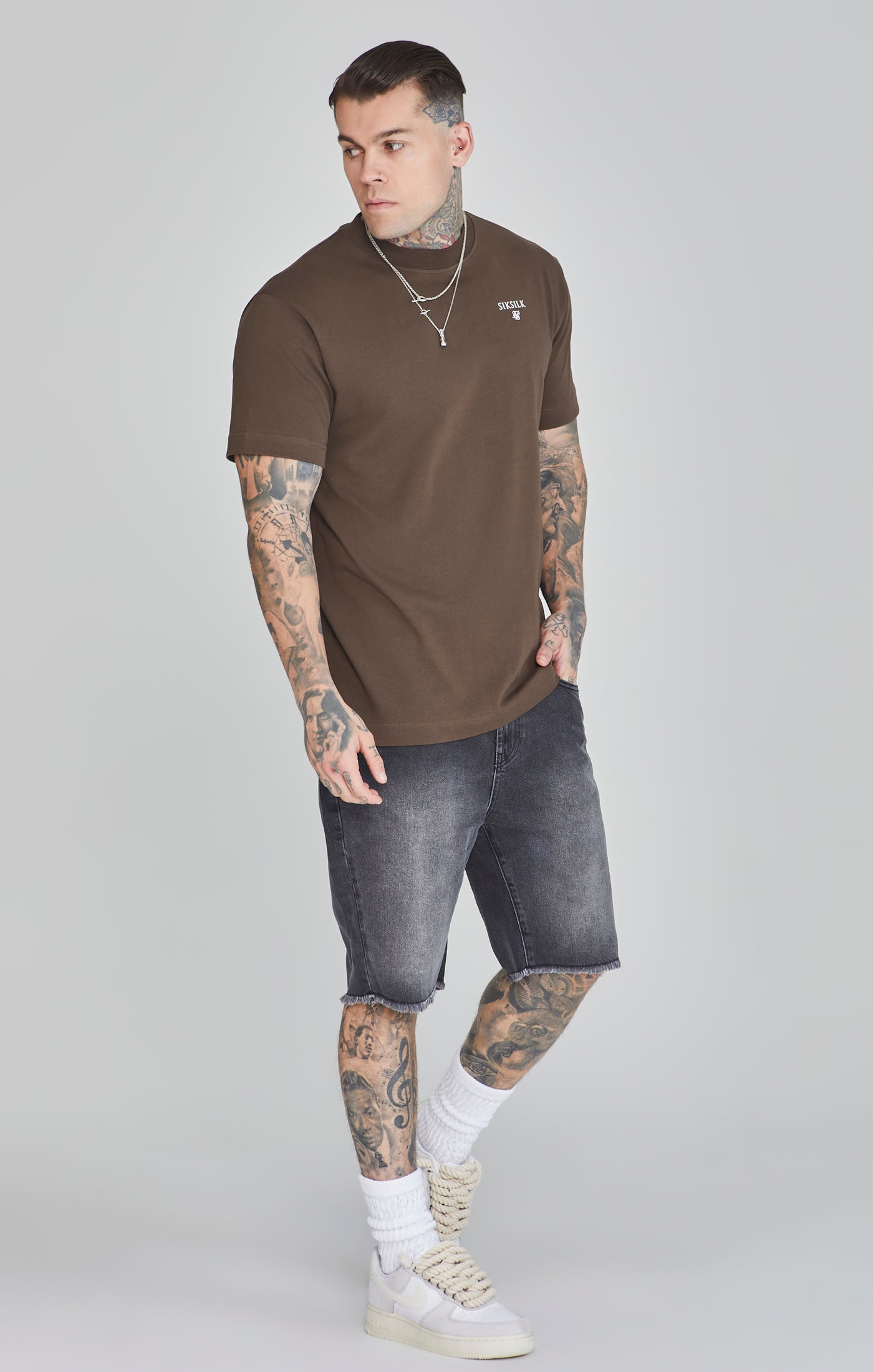 T-shirt graphique en marron T-shirts SikSilk   