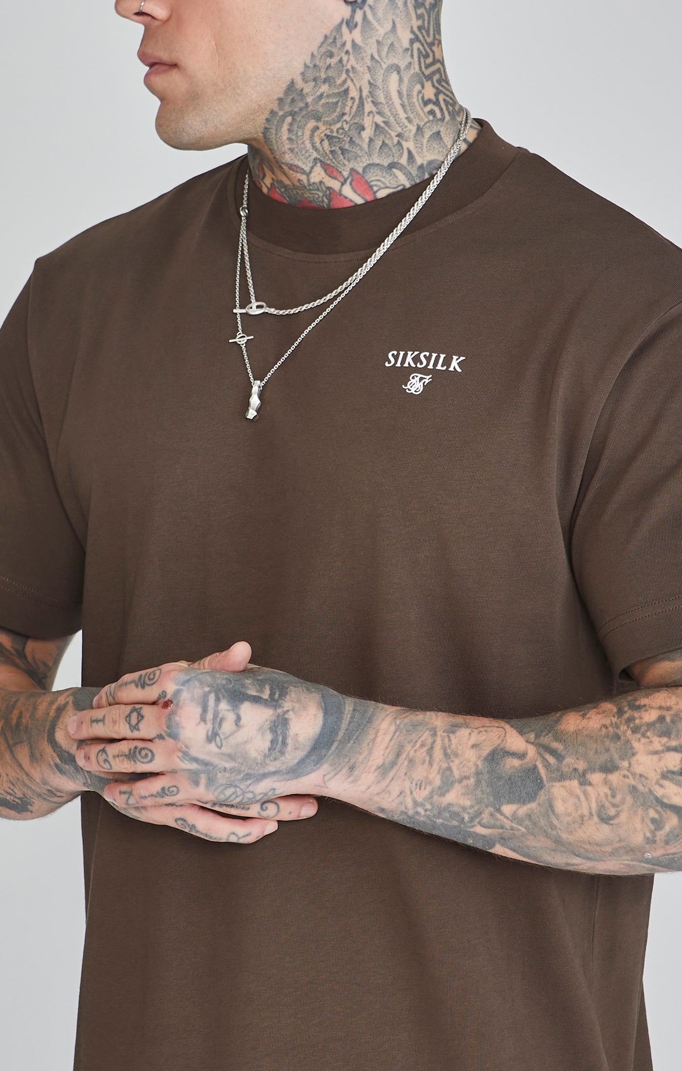 T-shirt graphique en marron T-shirts SikSilk   