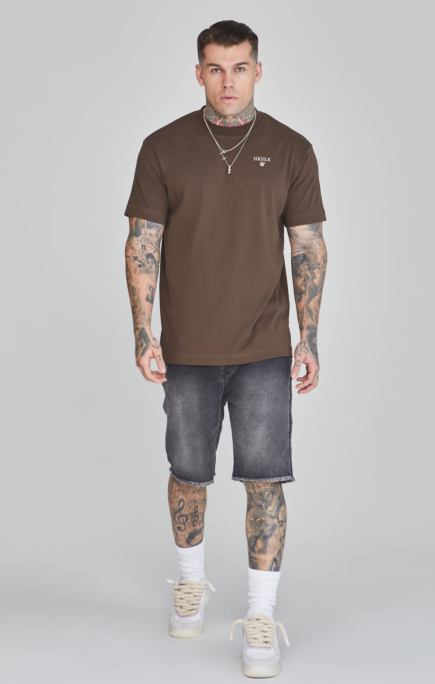 T-shirt graphique en marron T-shirts SikSilk   