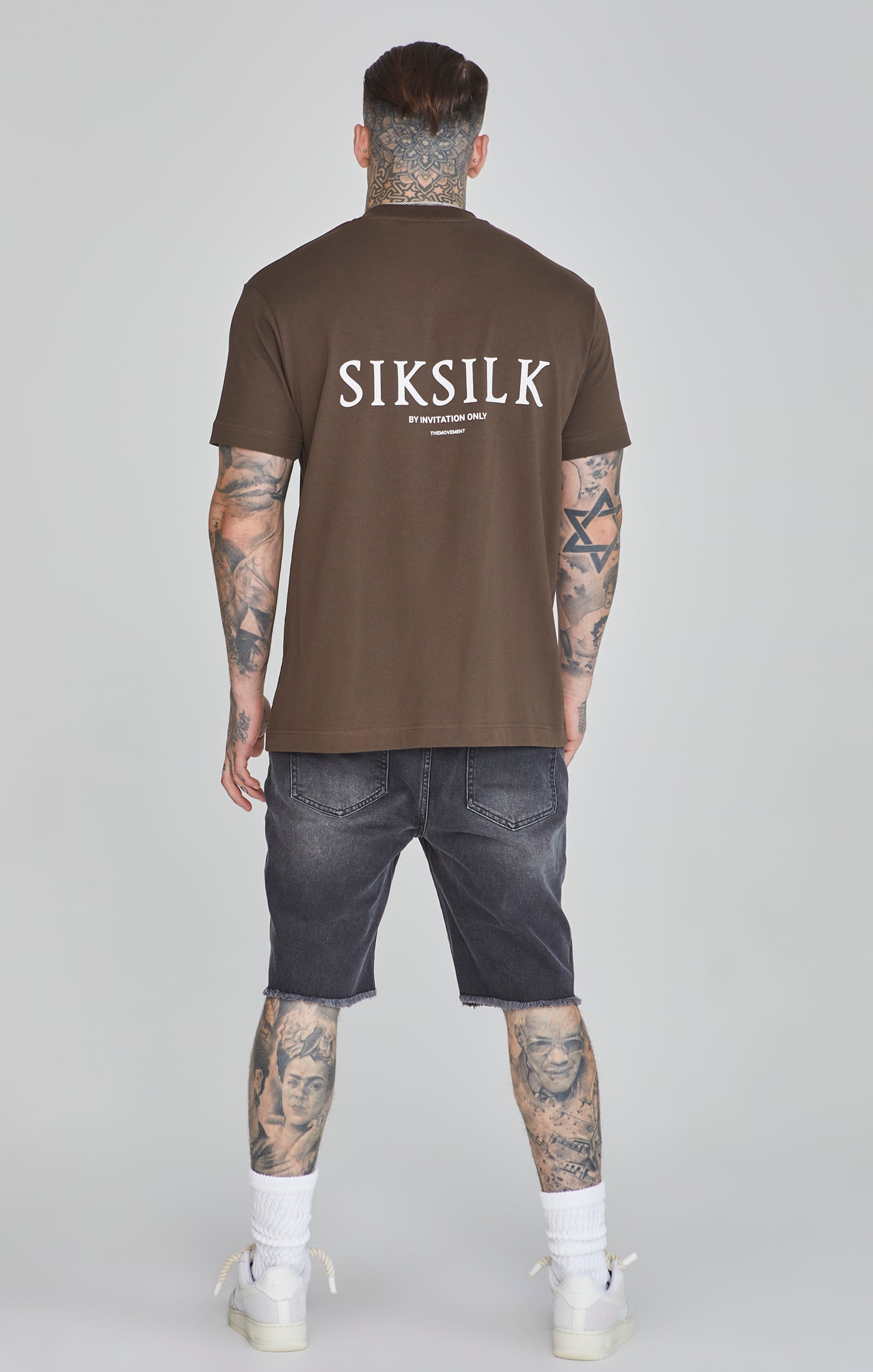 T-shirt graphique en marron T-shirts SikSilk   