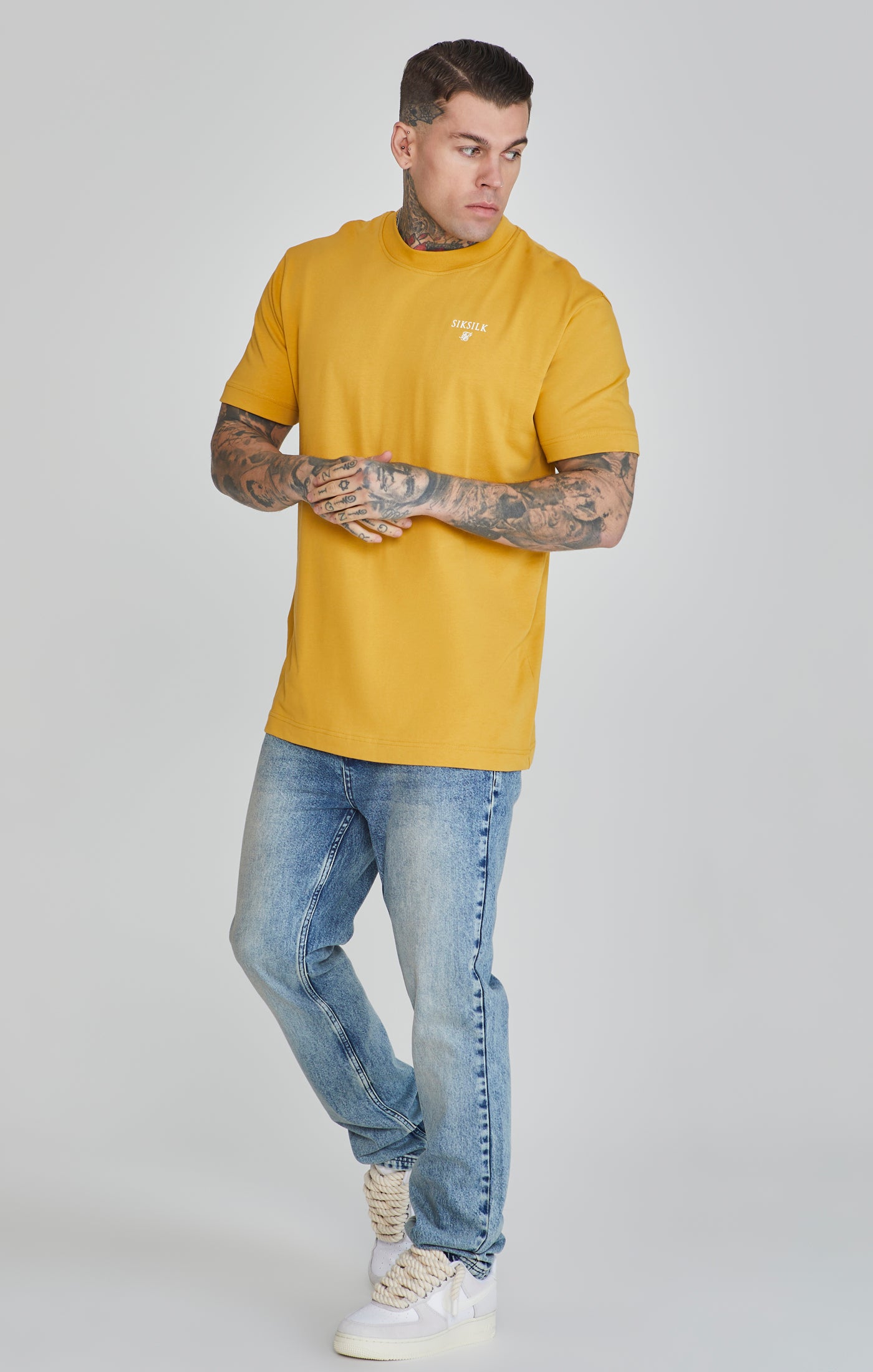 T-shirt graphique en Yellow T-shirts SikSilk   