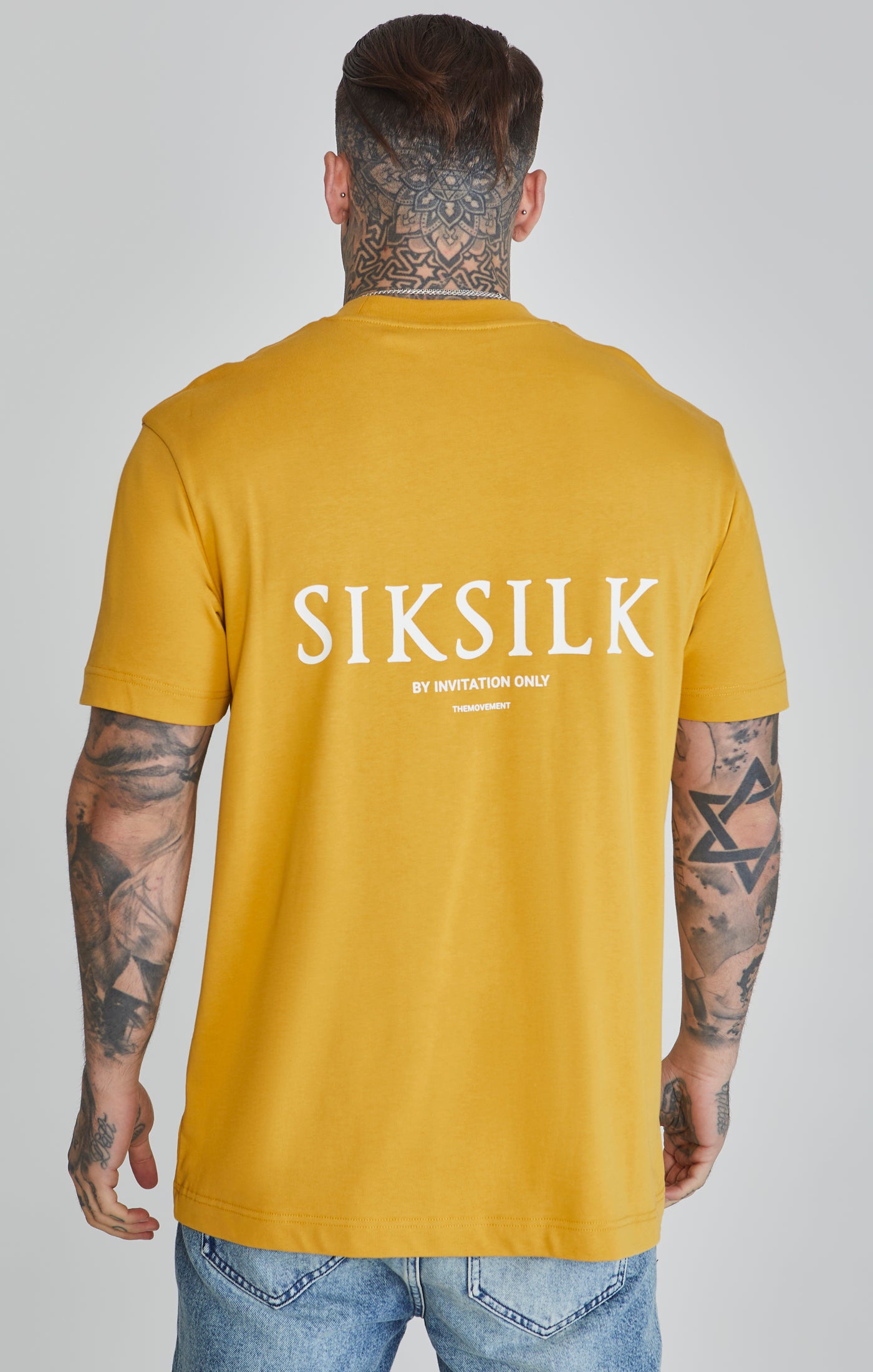 T-shirt graphique en Yellow T-shirts SikSilk   