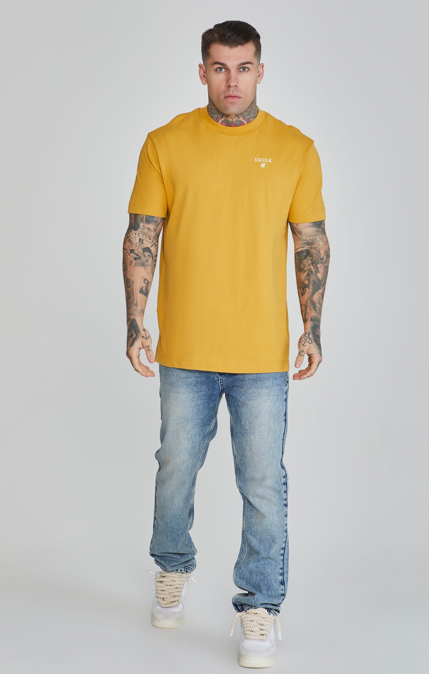 T-shirt graphique en Yellow T-shirts SikSilk   