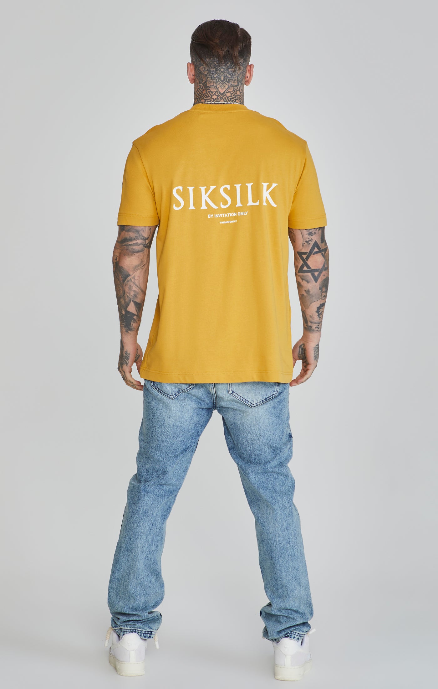 T-shirt graphique en Yellow T-shirts SikSilk   