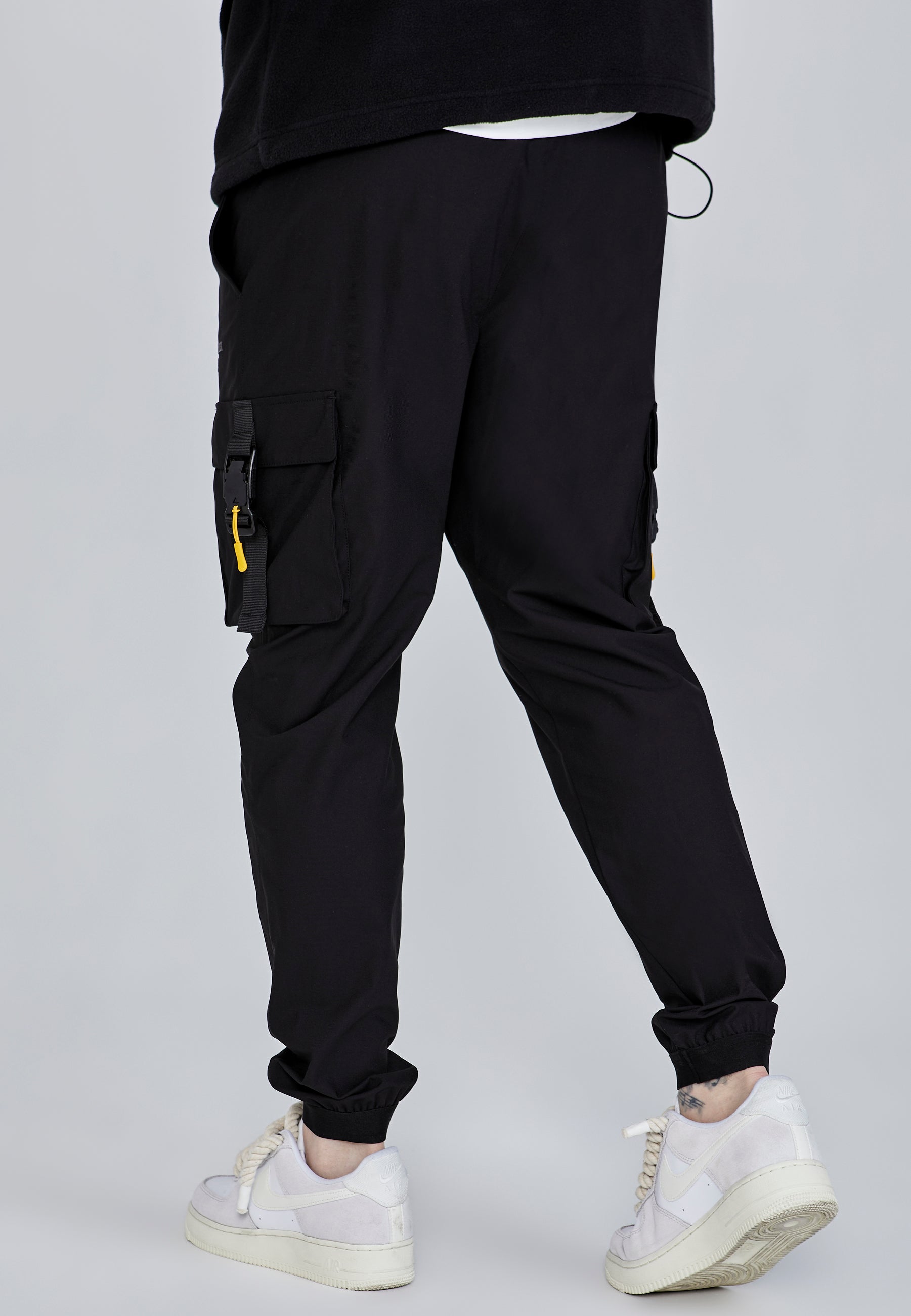 Cargo Pants in Black Pantalons SikSilk   