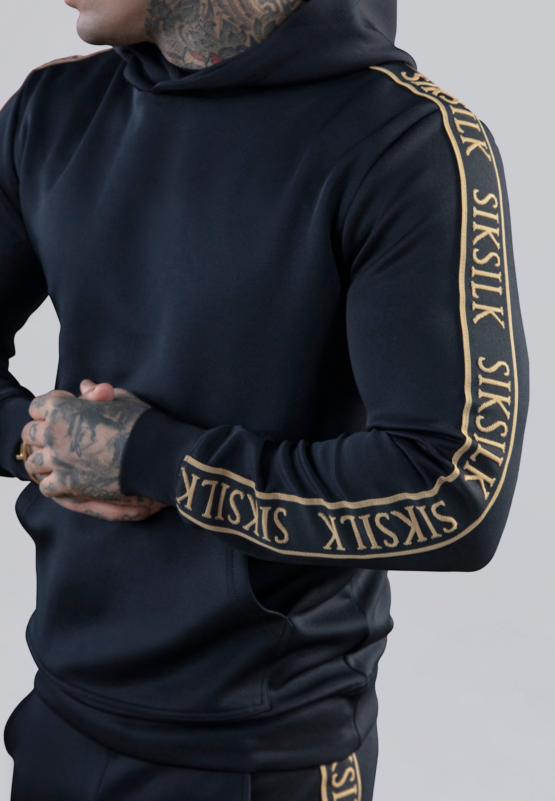 Pullover Hoodie in Black Sweat à capuche SikSilk   