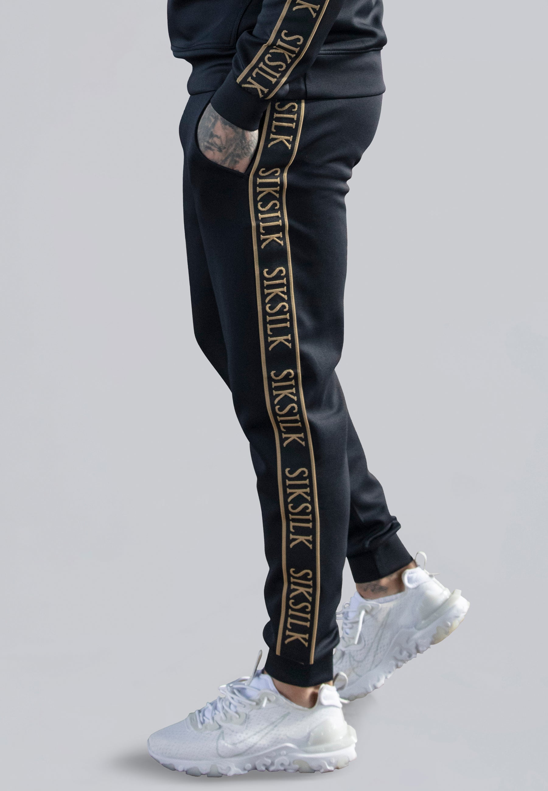 Muscle Fit Joggers in Black Pantalon SikSilk   