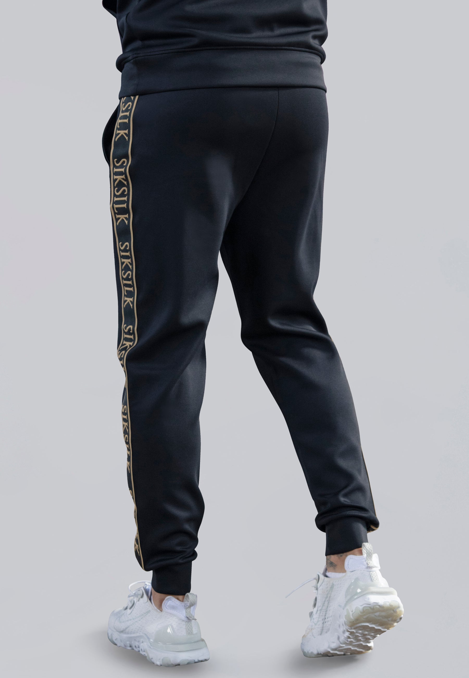 Muscle Fit Joggers in Black Pantalon SikSilk   