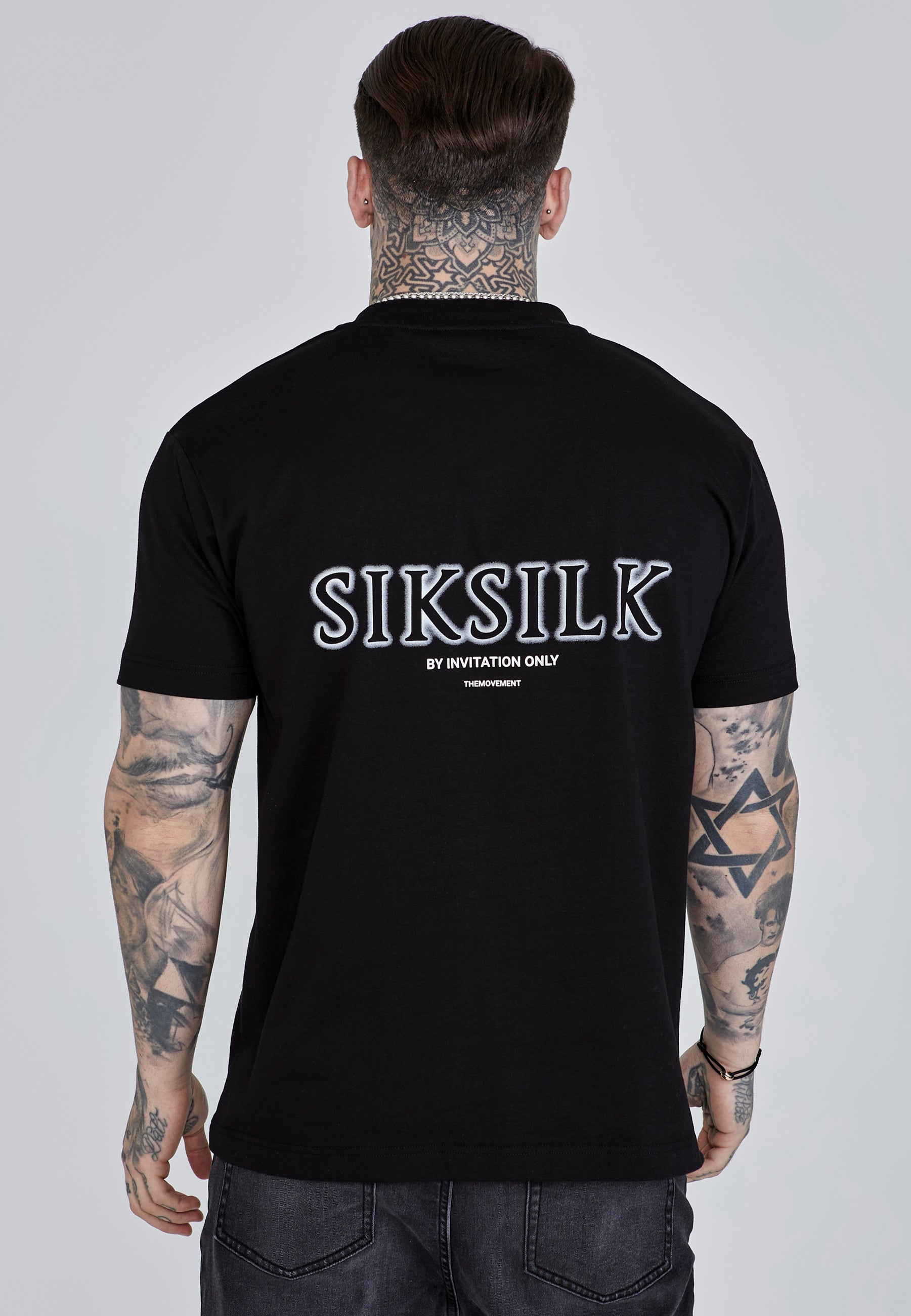 T-shirt graphique en noir T-shirts SikSilk   