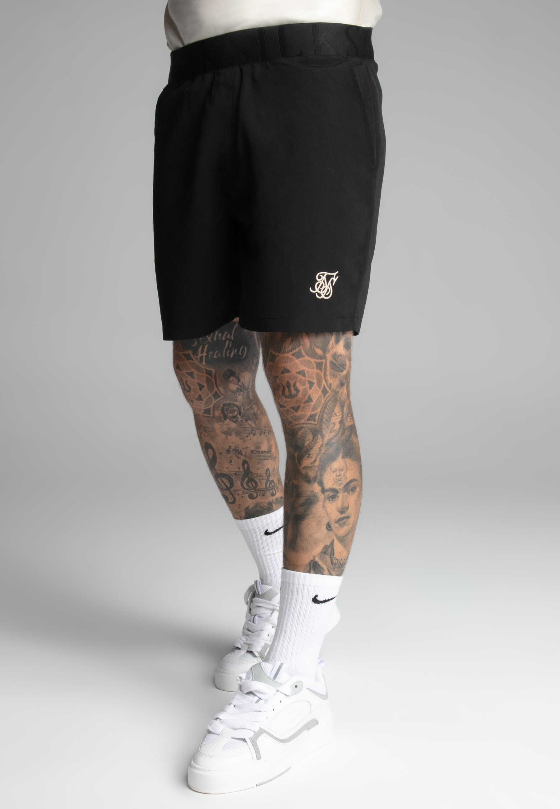 Swim Shorts in Black Pantalons de bain SikSilk