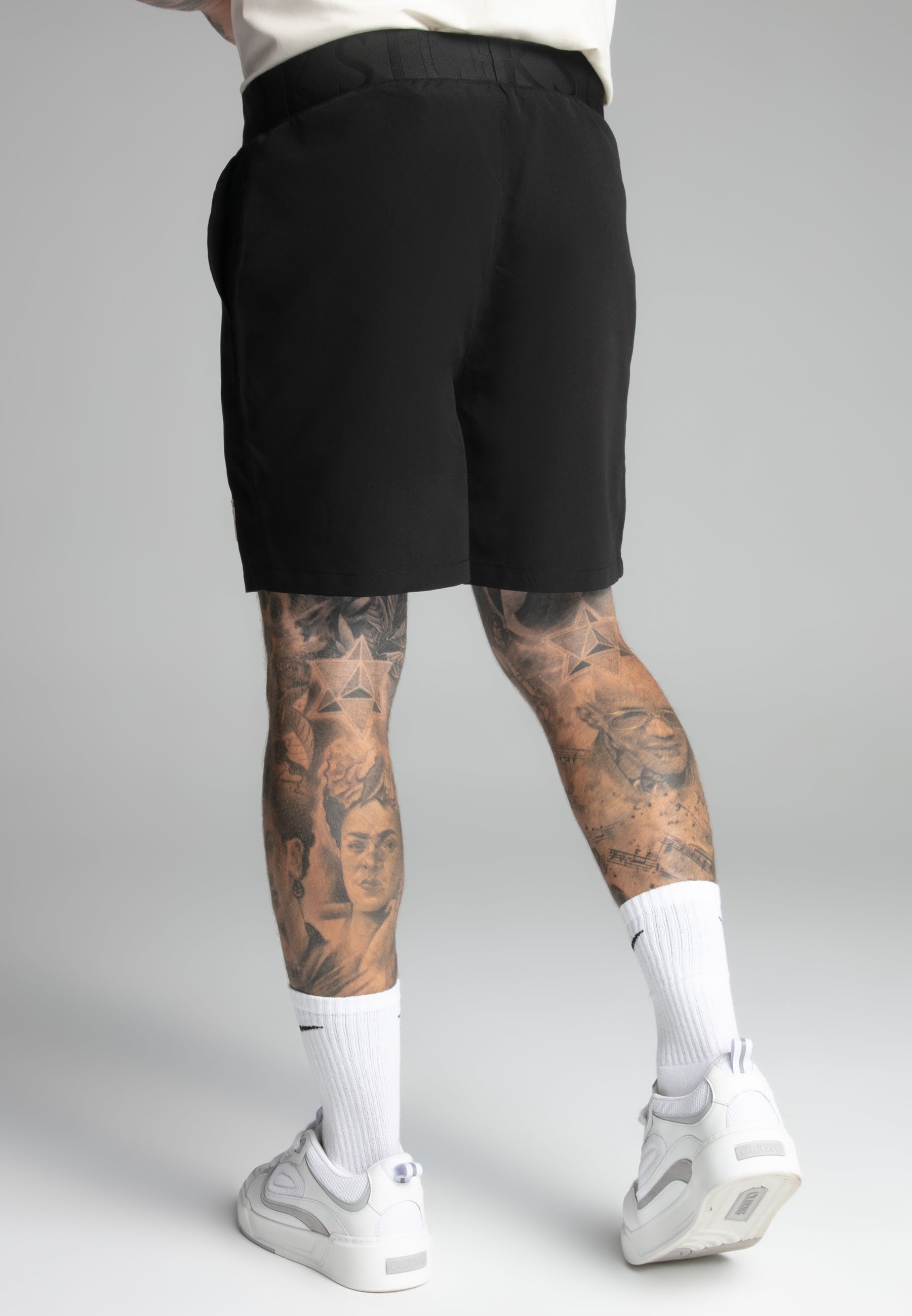 Swim Shorts in Black Pantalons de bain SikSilk