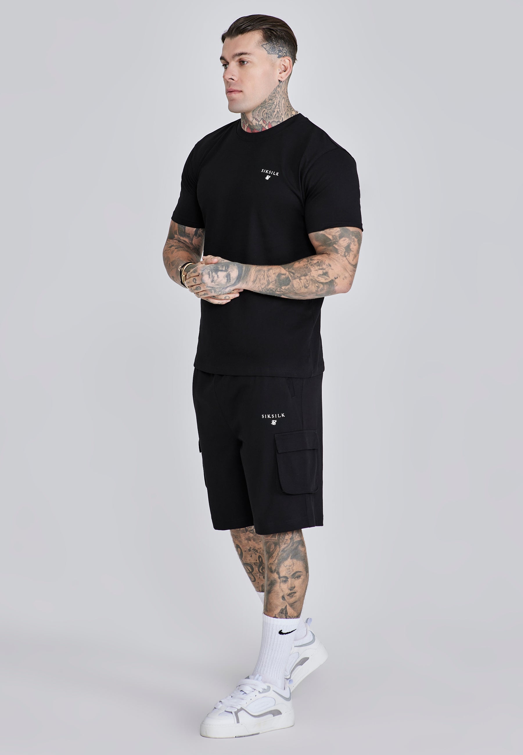 Ensemble t-shirt et short en noir Sets SikSilk