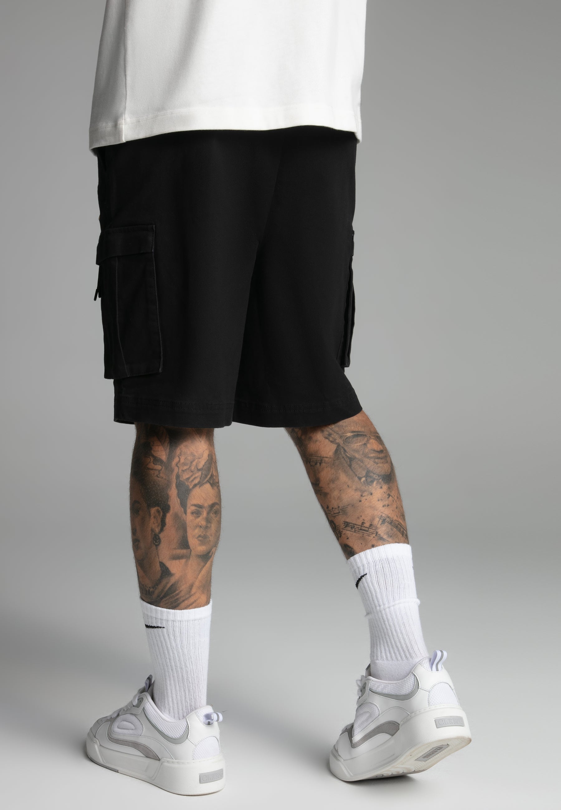 Short Cargo dans Black Short SikSilk