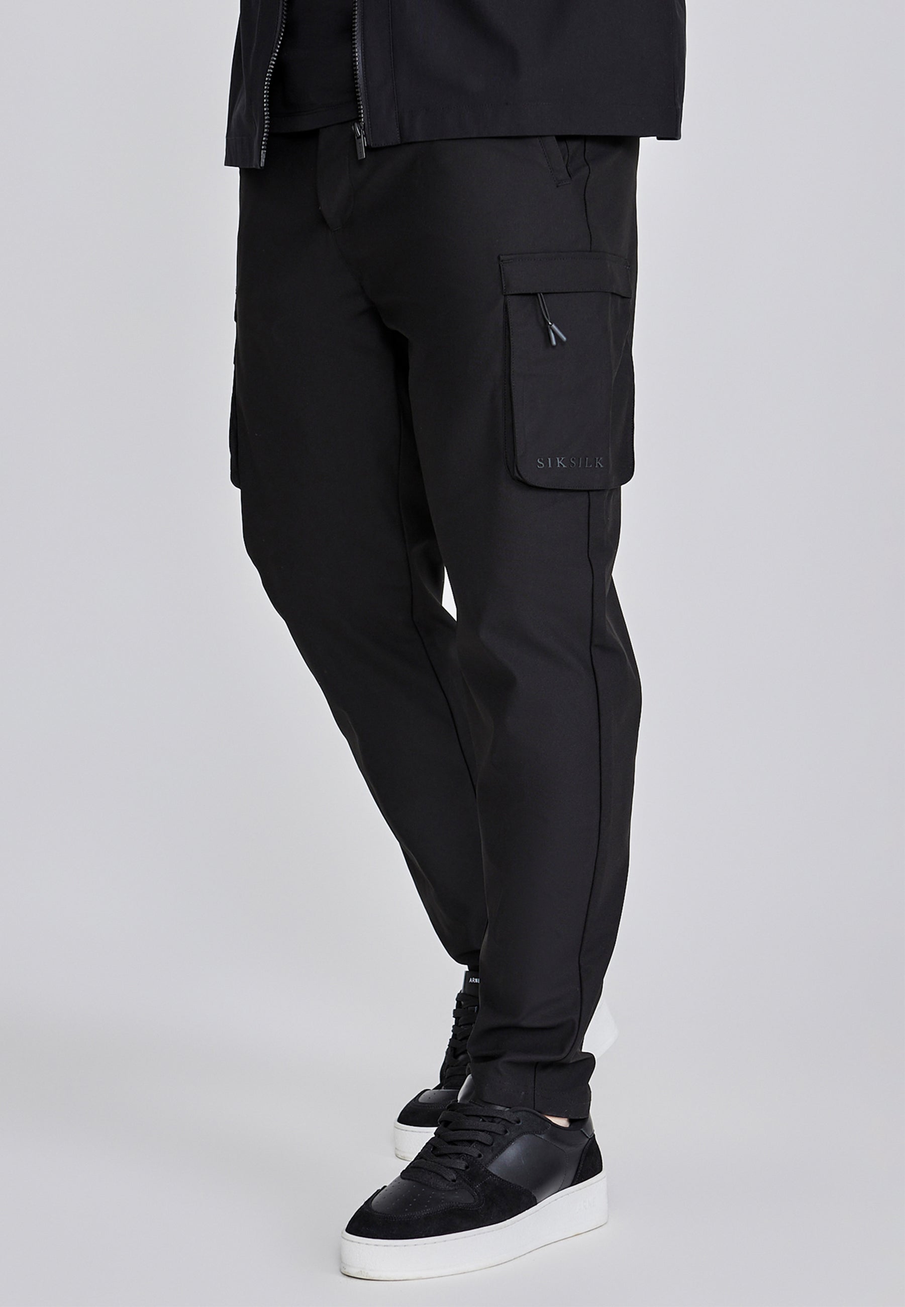 Smart Cargo Pants in Black Pantalons SikSilk