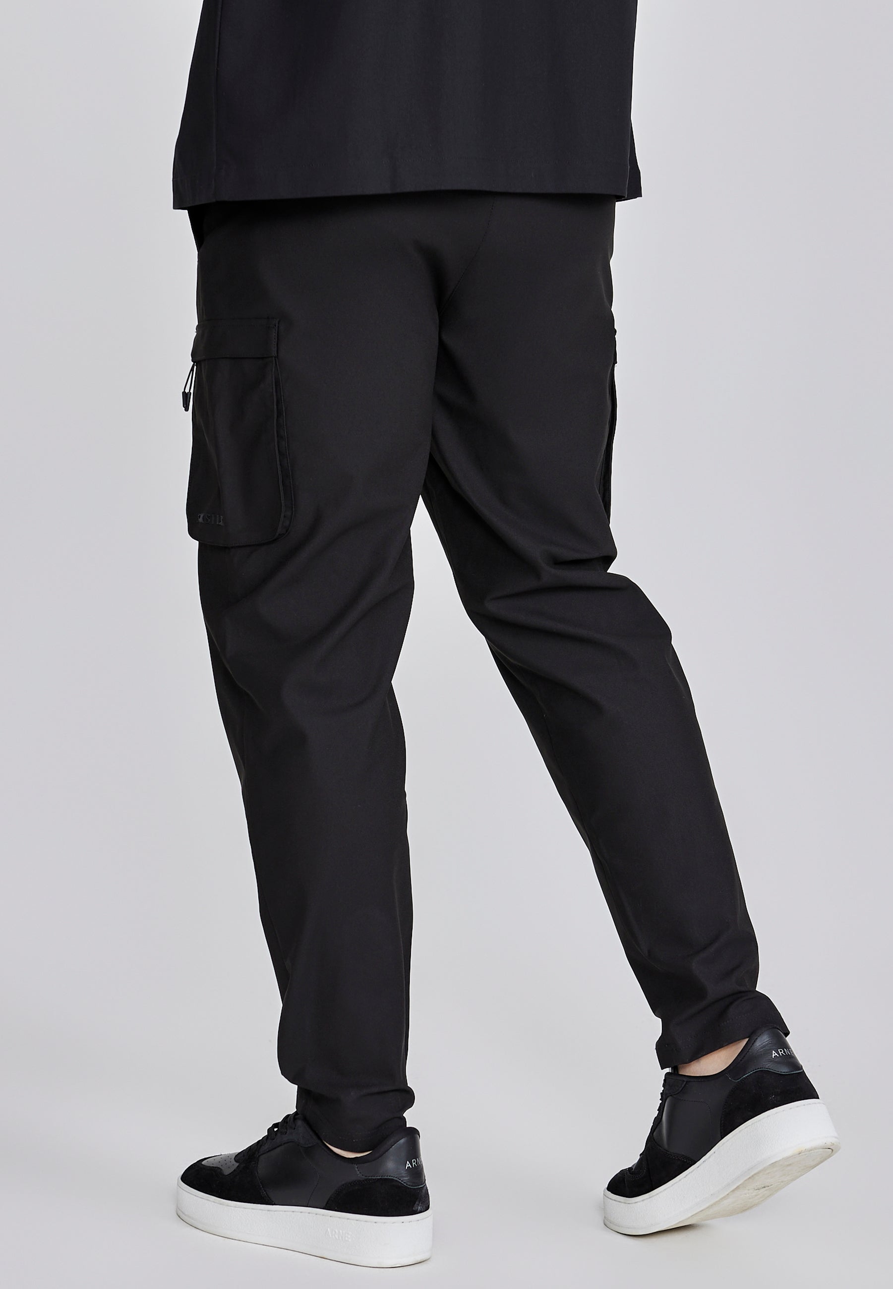 Smart Cargo Pants in Black Pantalons SikSilk