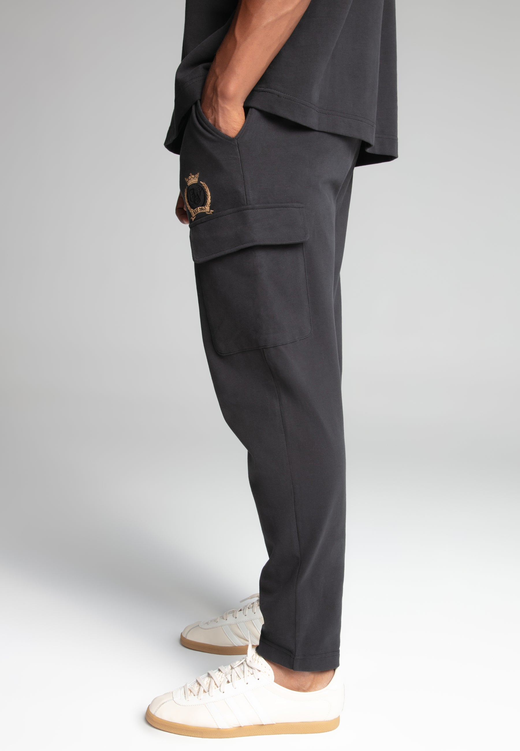 Crest Cargo Joggers in Black Pantalons SikSilk