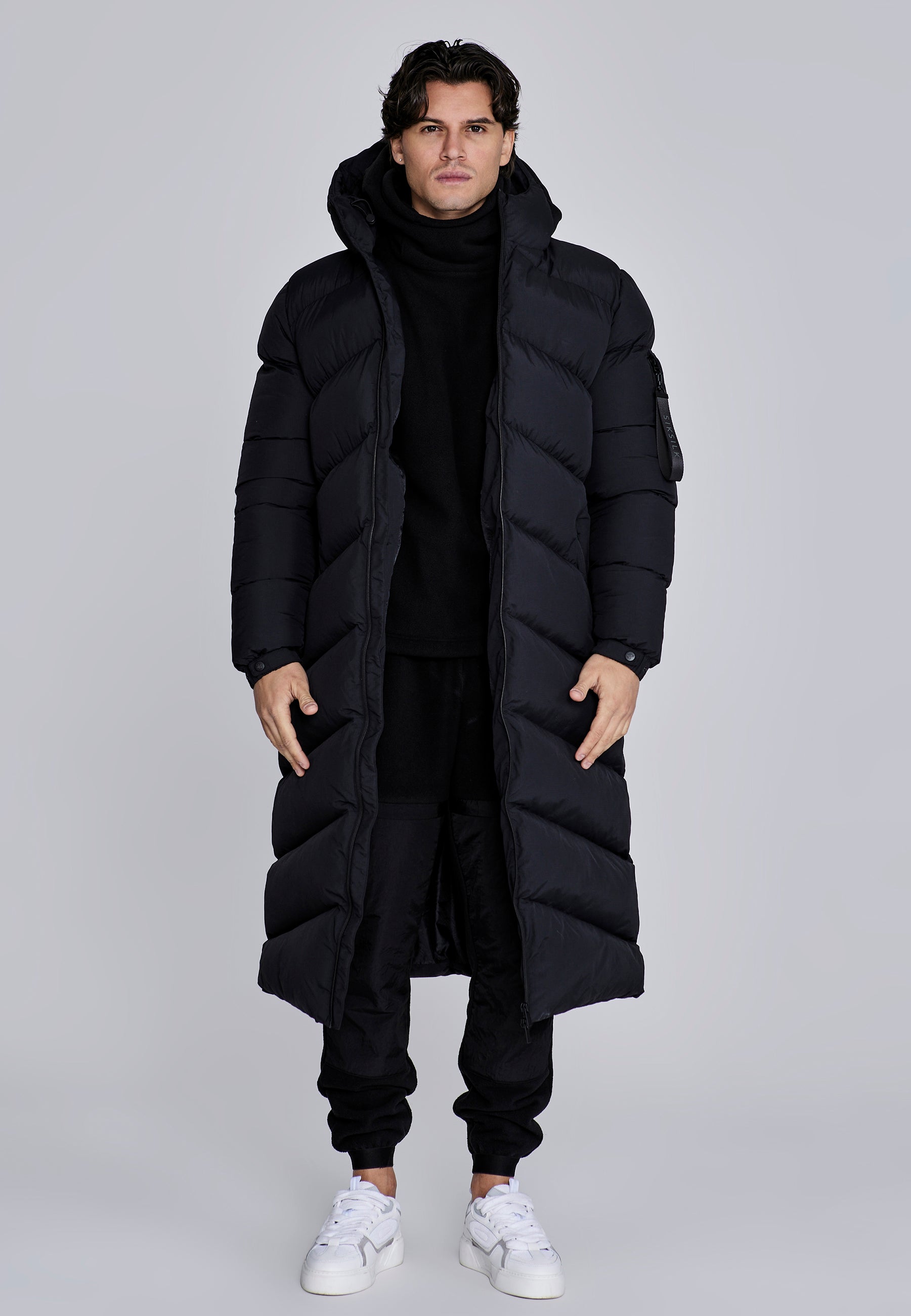 Longline Puffer in Black Vestes SikSilk