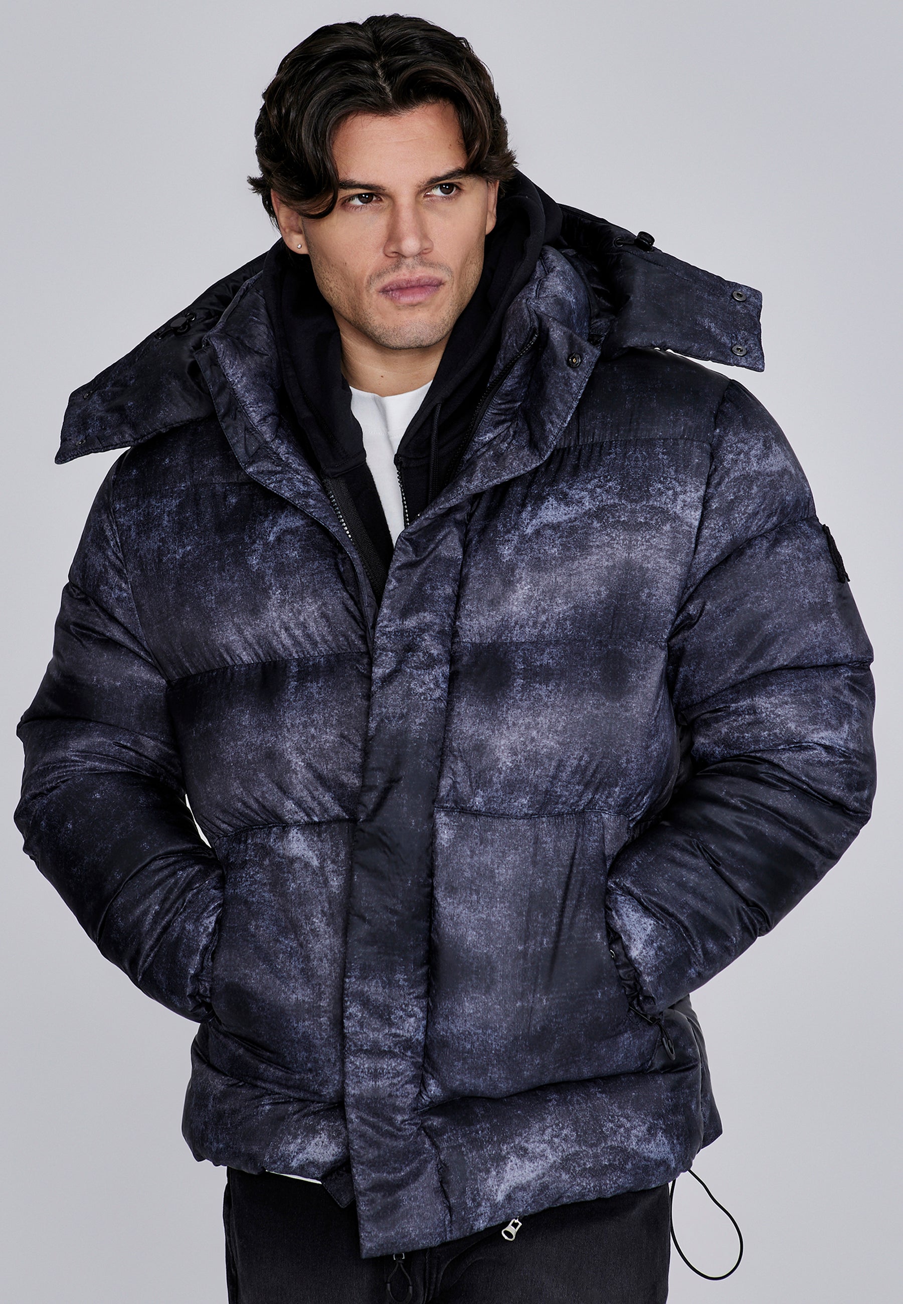 Puffer Jacket in Dark Grey Vestes SikSilk