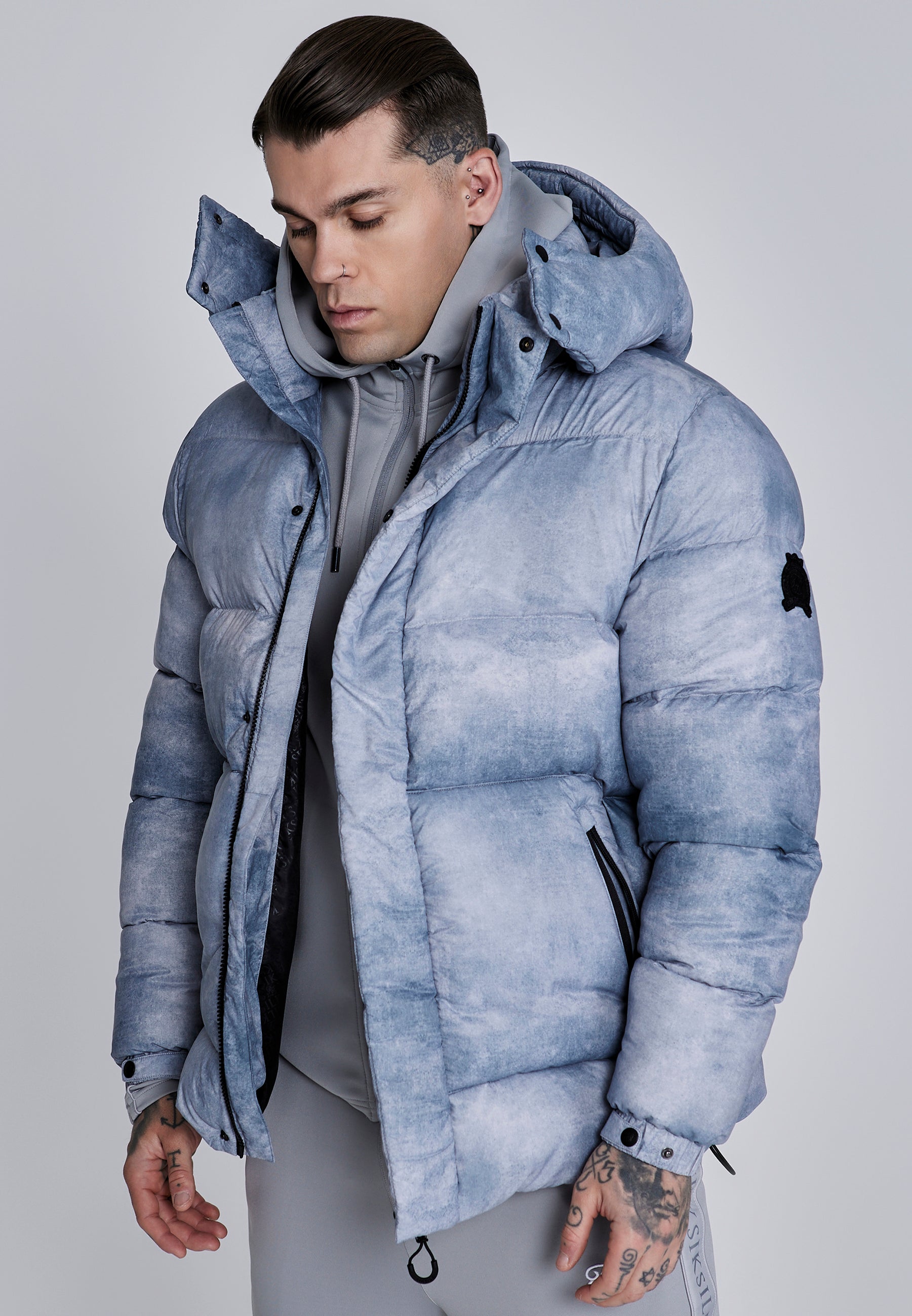 Puffer Jacket in Light Grey Vestes SikSilk