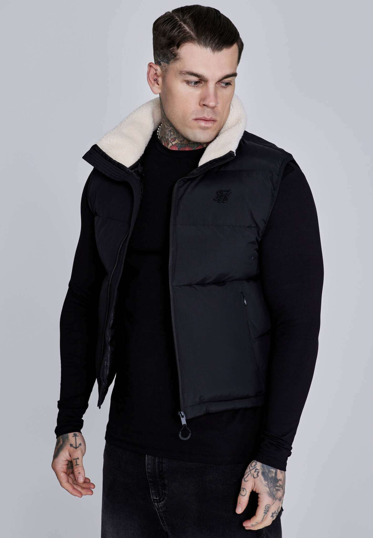 Gilet in Black Vestes SikSilk