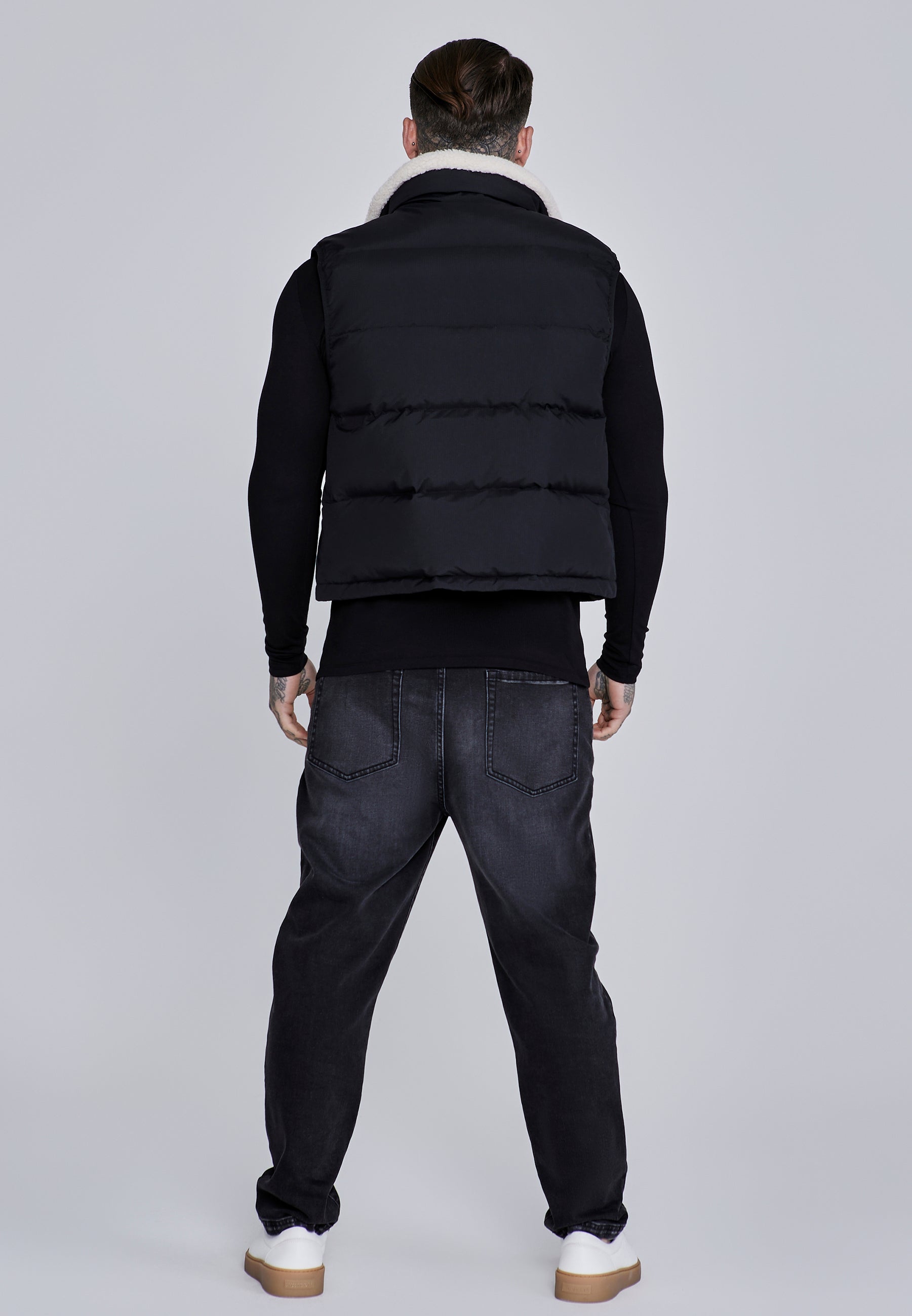 Gilet in Black Vestes SikSilk