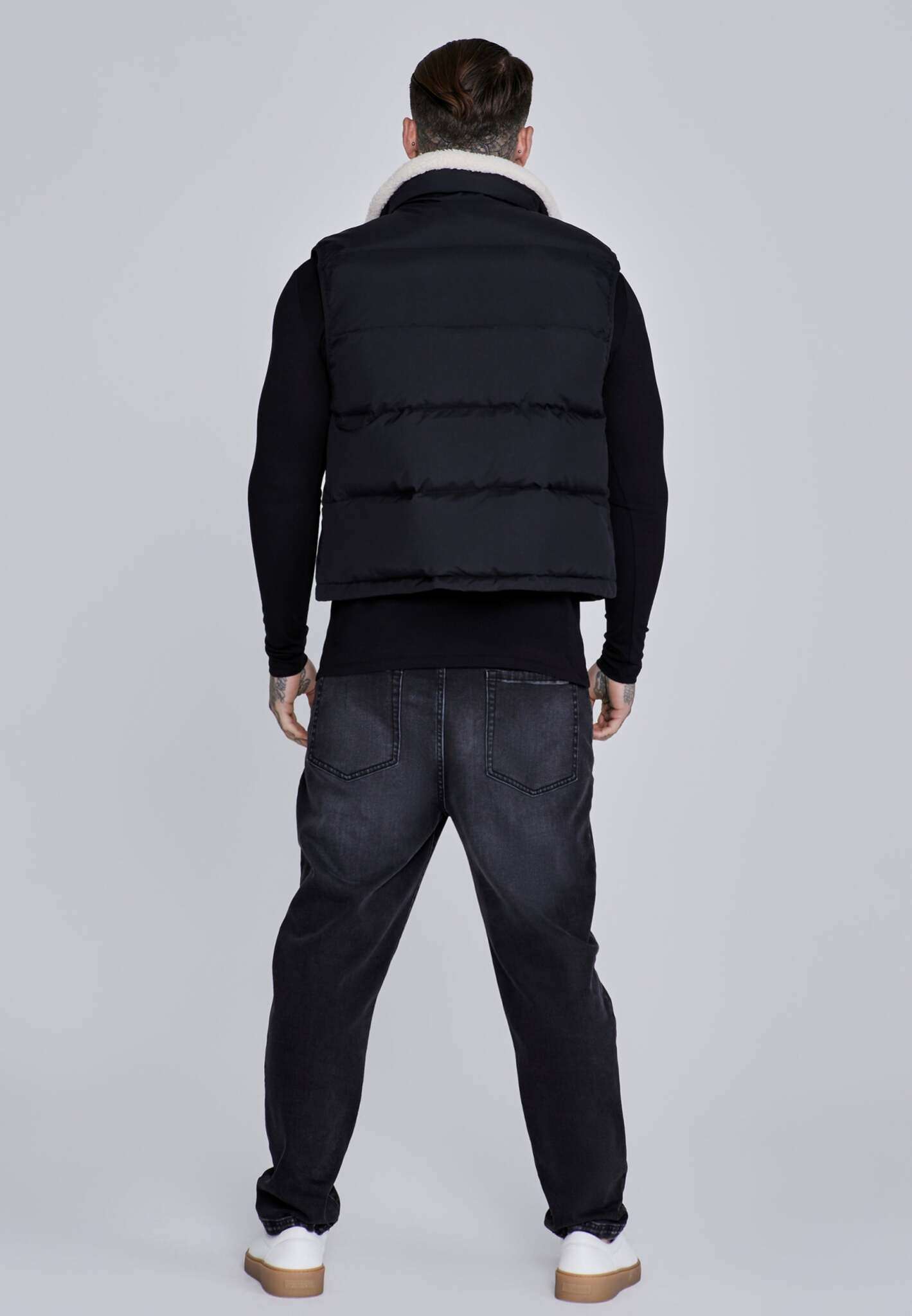 Gilet in Black Vestes SikSilk