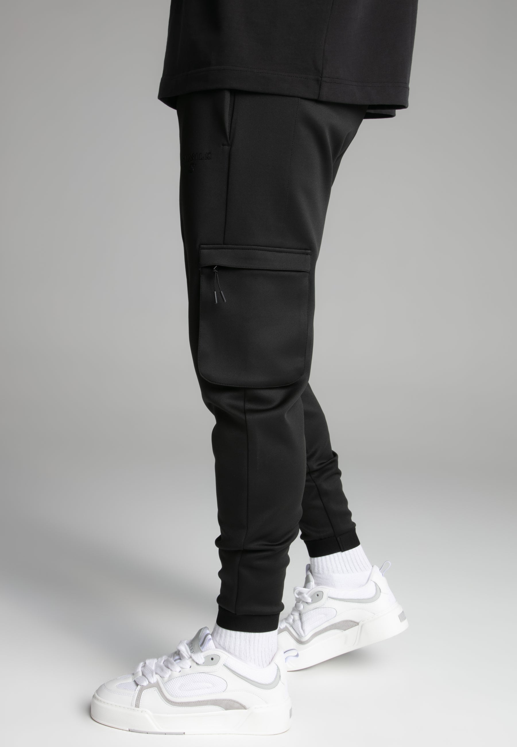 Cargo Joggers in Black Pantalons SikSilk